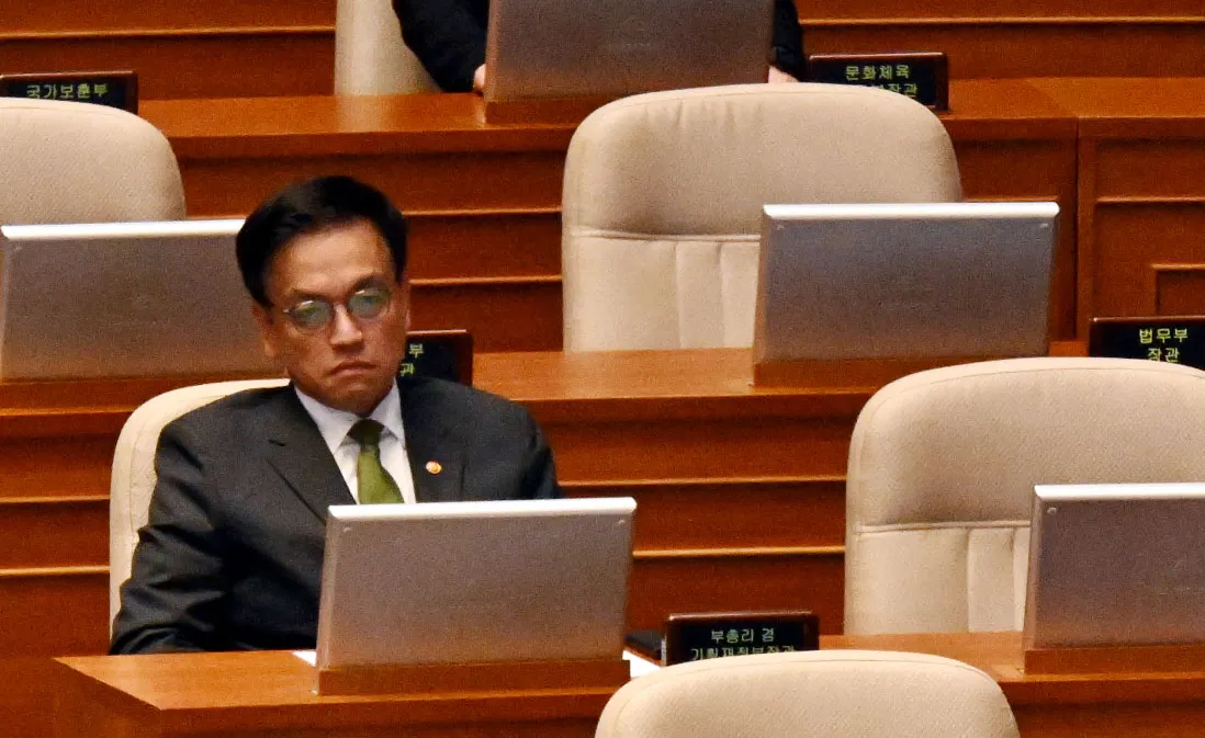 1일  국회는 제424회국회(임시회) 제7차 본회의를 열어 2025년도 제1회 추가경정예산안(정부제출)을 처리에 앞서 최상목 부총리 겸 기획재정부 장관이 참석해있다.2025.5.1. 안주영 전문기자