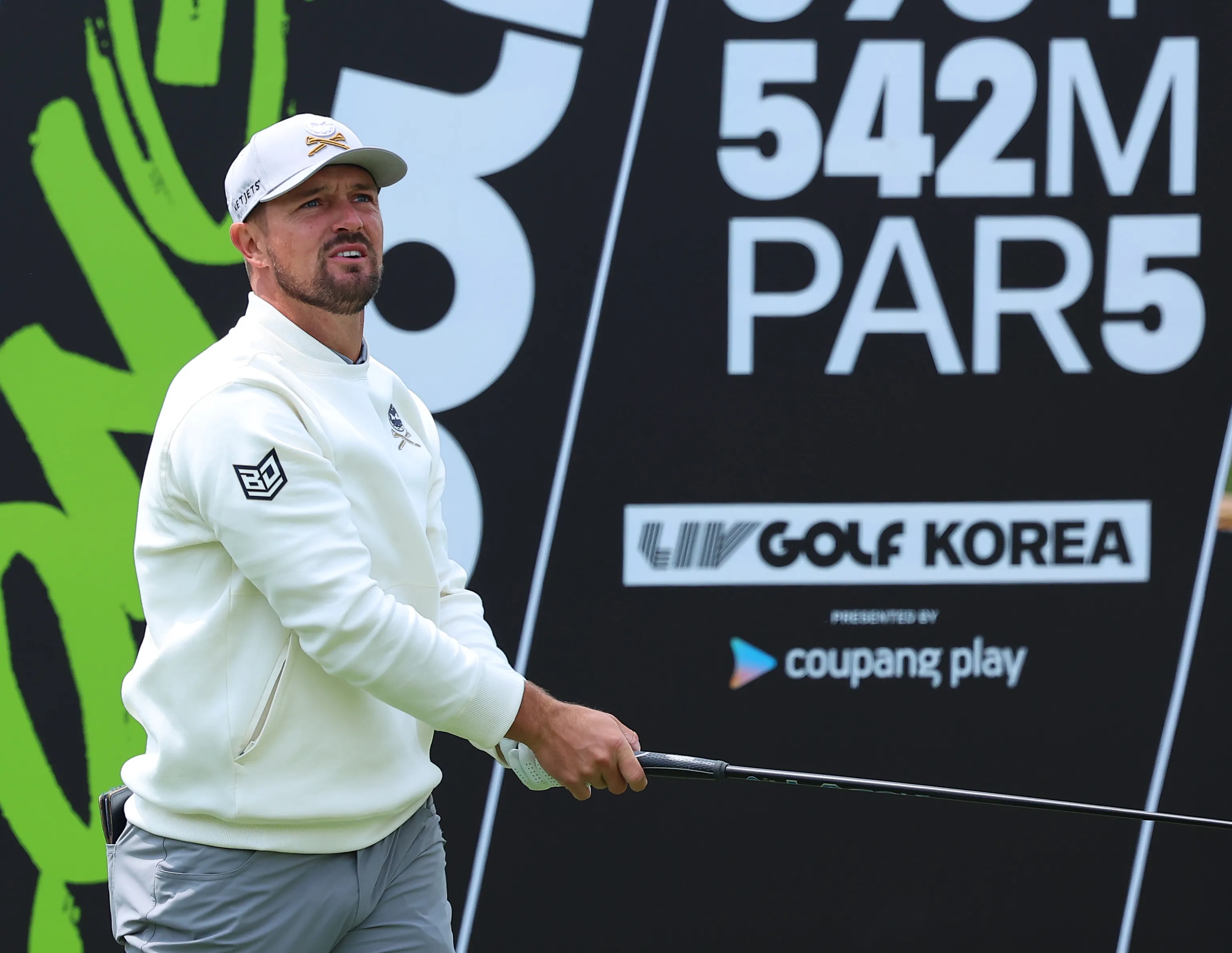 티샷하는 브라이슨 디섐보  2일 인천 송도 잭 니클라우스 골프클럽 코리아에서 열린 LIV 골프 코리아 1라운드 3번홀에서 크러셔스 팀 브라이슨 디섐보가 티샷을 하고 있다. 2025.5.2 연합뉴스