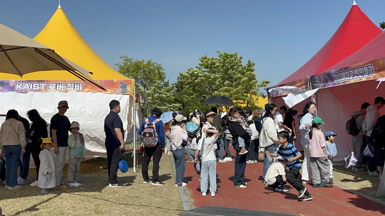 고흥우주항공축제가 역대 최다 12만명의 관람객 찾으며 성황리에 폐막했다.