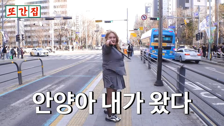 뒷광고 의혹이 제기됐던 ‘또간집’ 안양 편에서 풍자가 안양을 찾은 모습. 현재 해당 영상은 삭제된 상태다. 유튜브 채널 ‘스튜디오 수제’ 캡처