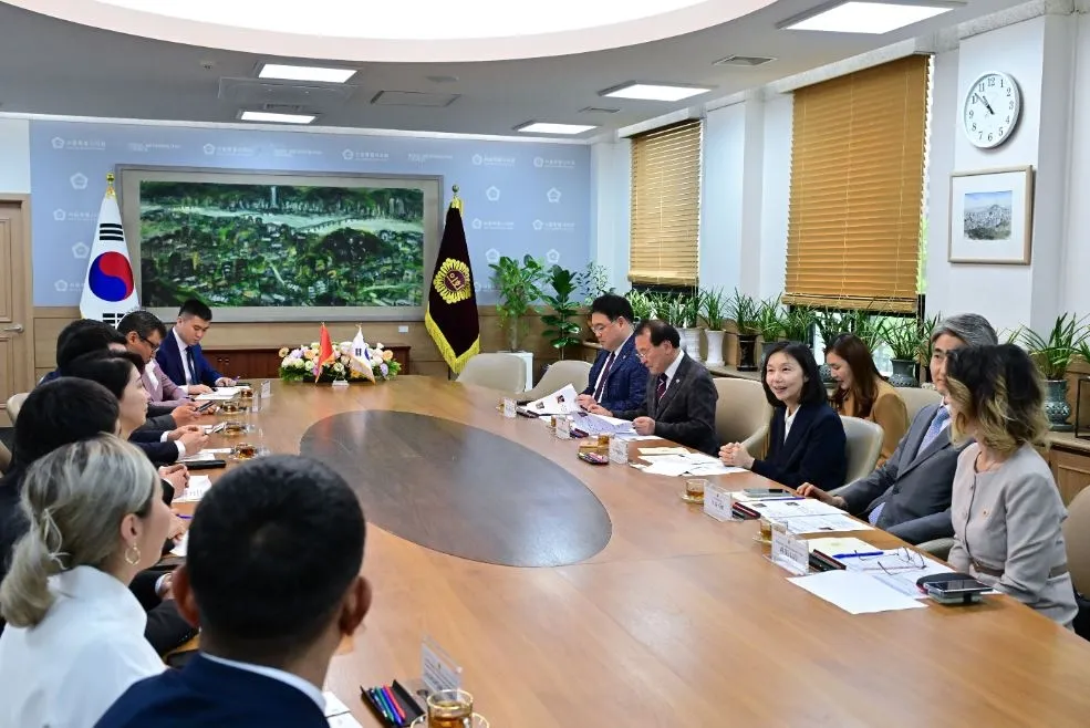 면담중인 비슈케크시회와 서울시의회
