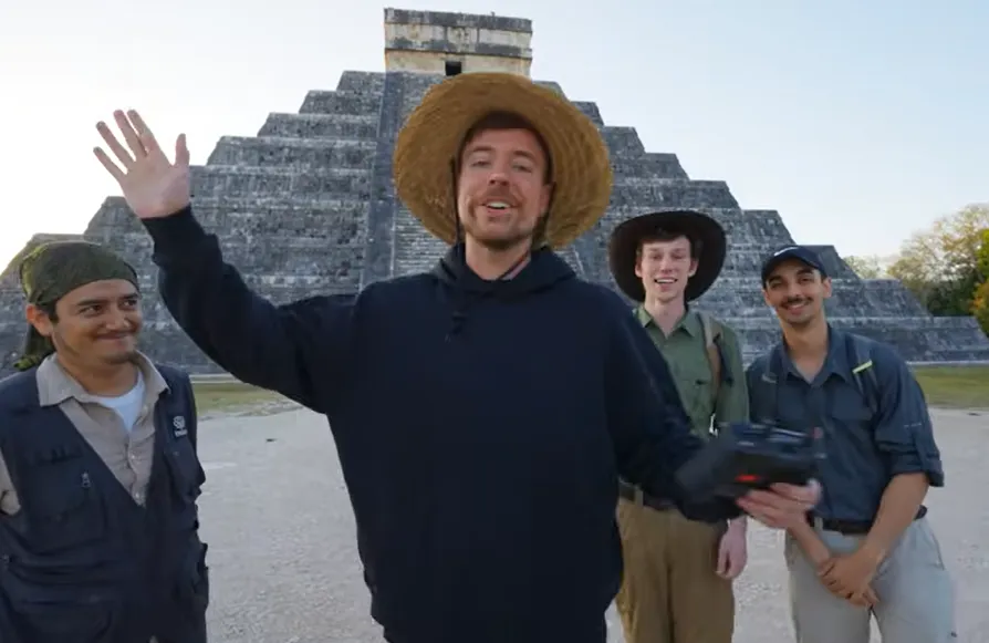 유튜브 채널 구독자 수 전 세계 1위인 ‘미스터 비스트’(왼쪽 두 번째). 유튜브 캡처