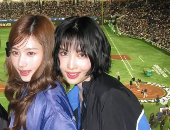 걸그룹 트와이스 사나(왼쪽)와 모모. 인스타그램 캡처