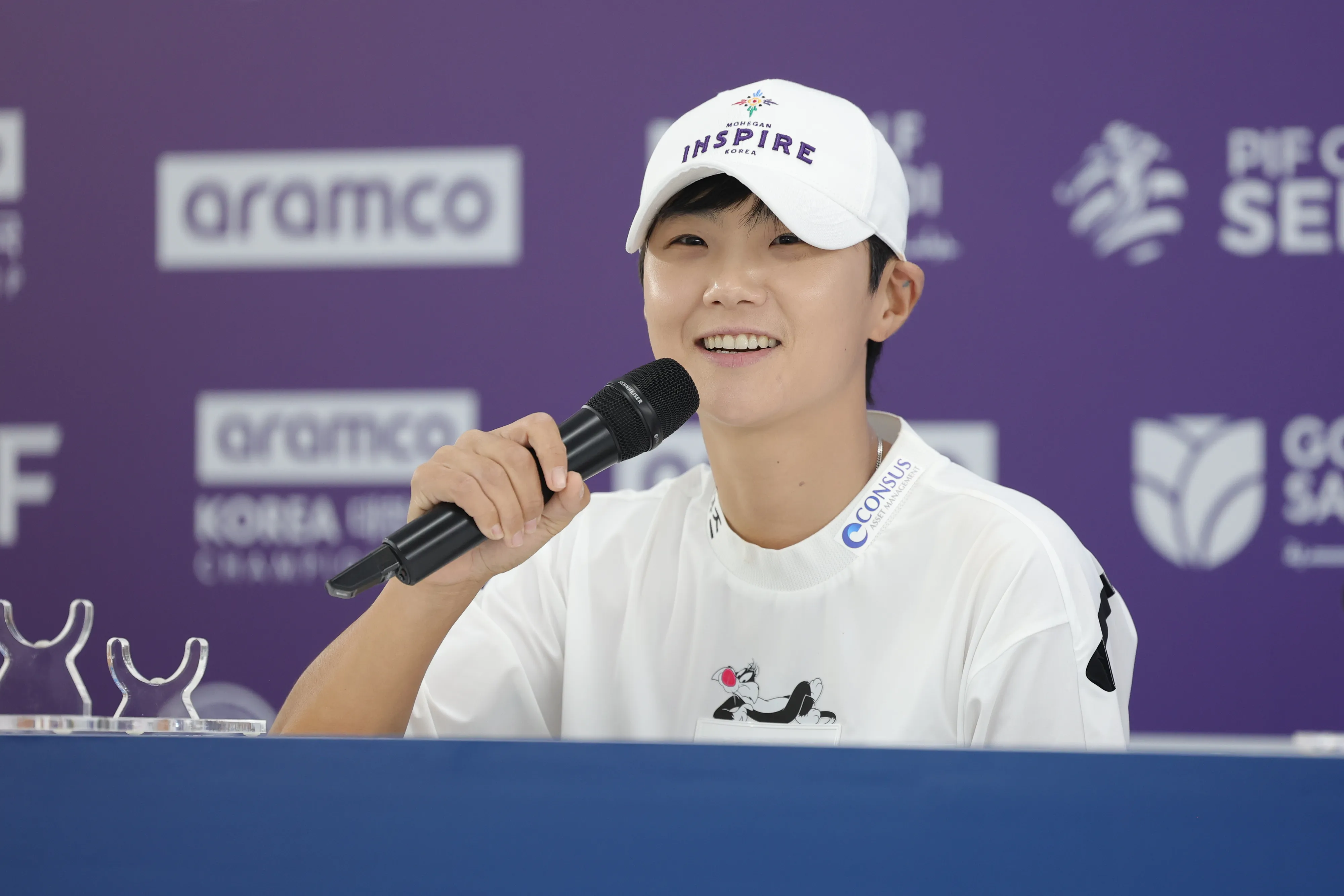 답변하는 박성현  답변하는 박성현
    (고양=연합뉴스) 임병식 기자 = 8일 오전 경기도 고양시 뉴코리아 컨트리클럽에서 열린 2025 레이디스 유러피언투어(LET) 아람코 챔피언십 기자회견에서 박성현이 취재진 질문에 답하고 있다. 2025.5.8
    andphotodo@yna.co.kr
(끝)


<저작권자(c) 연합뉴스, 무단 전재-재배포, AI 학습 및 활용 금지>