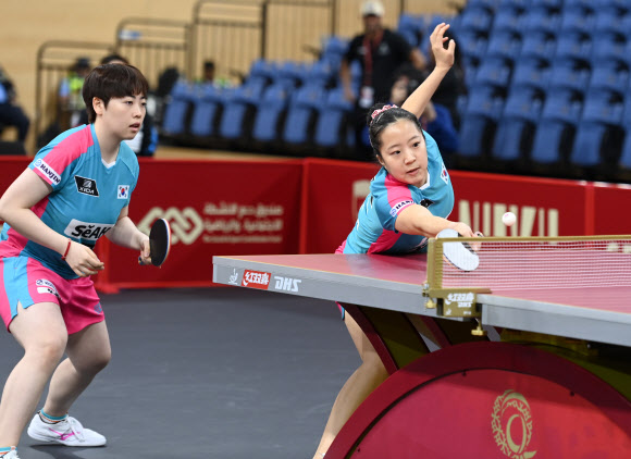 16강서 아네트 카우푸만-샤오나 샨 만난 신유빈-유한나