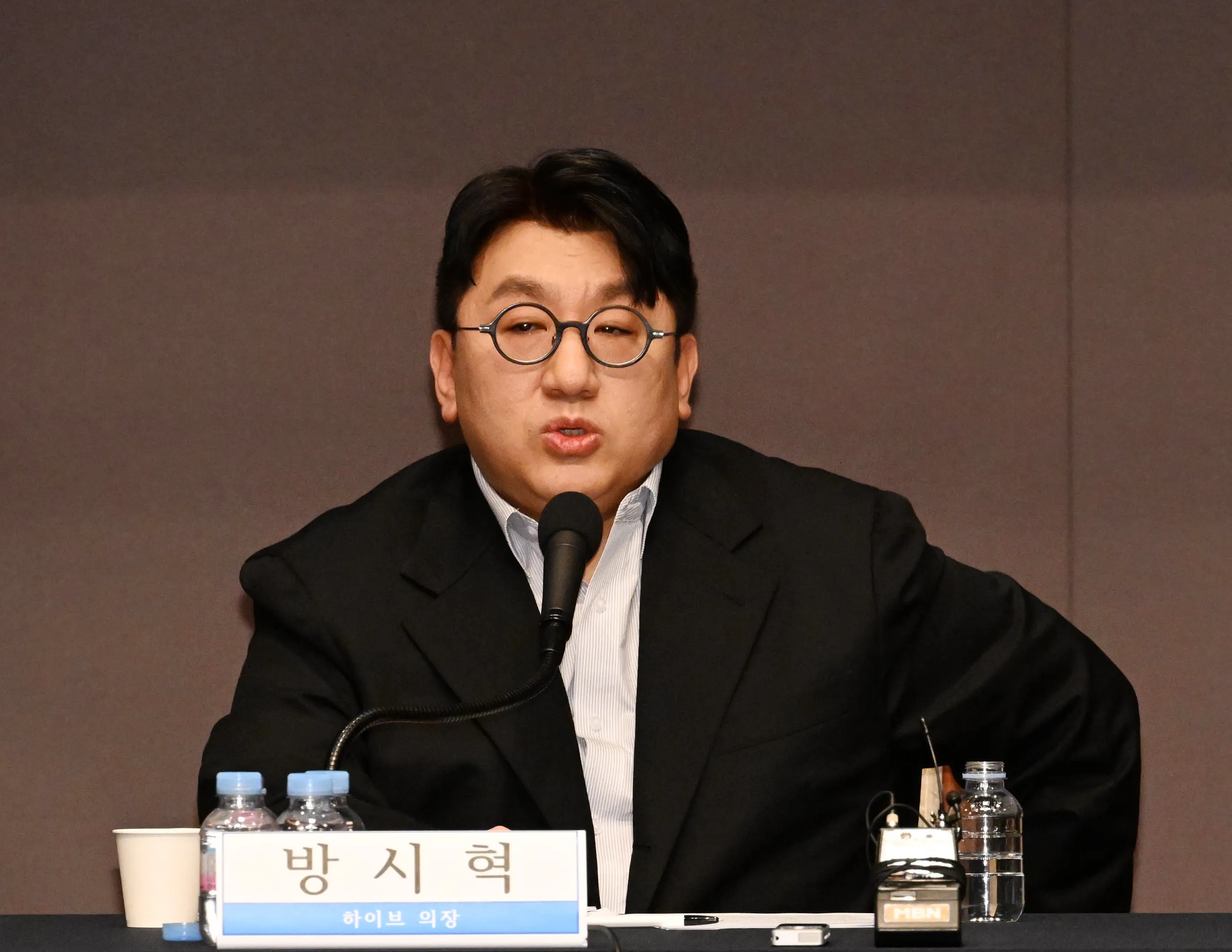 방시혁 하이브 의장이 15일 오전 서울 중구 한국프레스센터에서 열린 관훈클럽 초청 포럼에서 기조연설을 하고 있다 2023.3.15. 도준석 기자