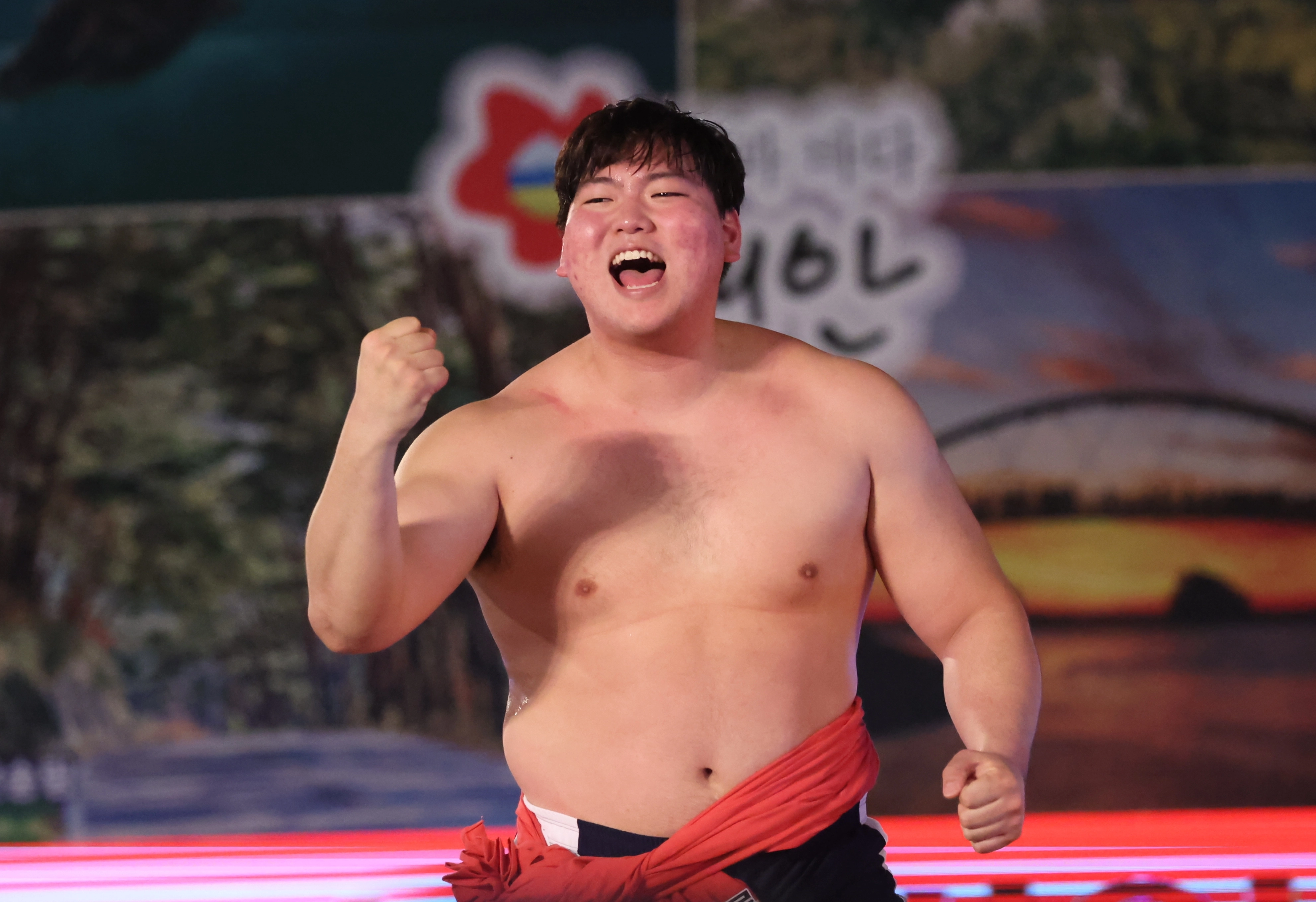 2024 태안설날장사씨름대회 백두장사 결정전에서 김민재를 무너뜨리고 우승한 최성민이 포효하고 있다. 대한씨름협회 제공