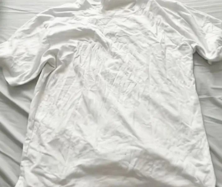 한 중국 남성이 티셔츠 때문에 소개팅에 실패했다며 중국 소비자 협회에 불만을 제기했다. 더우인 캡처