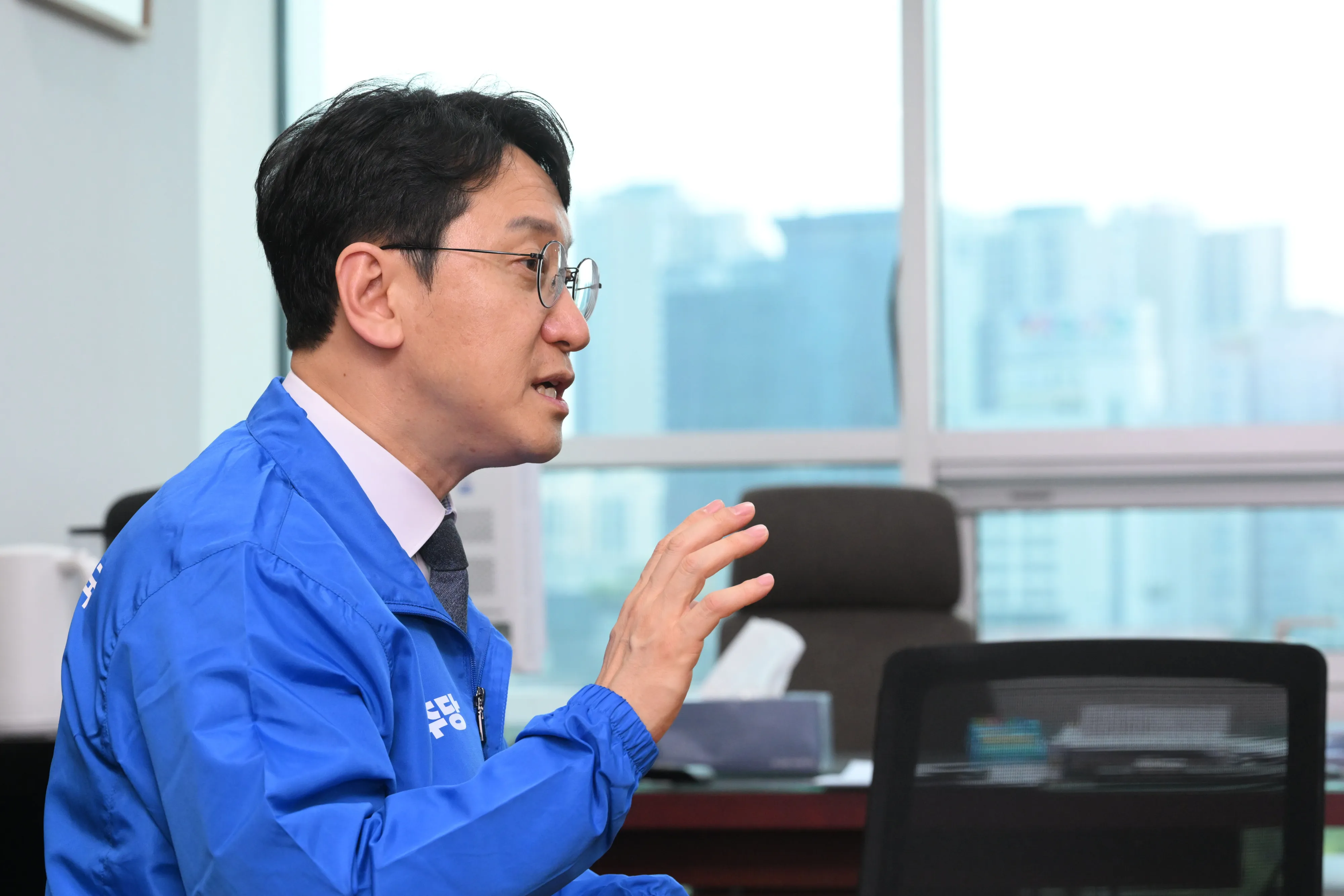 천준호 민주당 선대위 전략본부장  천준호 더불어민주당 선대위 전략본부장이 1일 국회 의원회관에서 서울신문과 인터뷰하고 있다.
도준석 전문기자