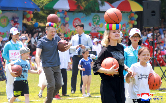 북한, 6·1 국제아동절 75주년 기념 친선연환모임