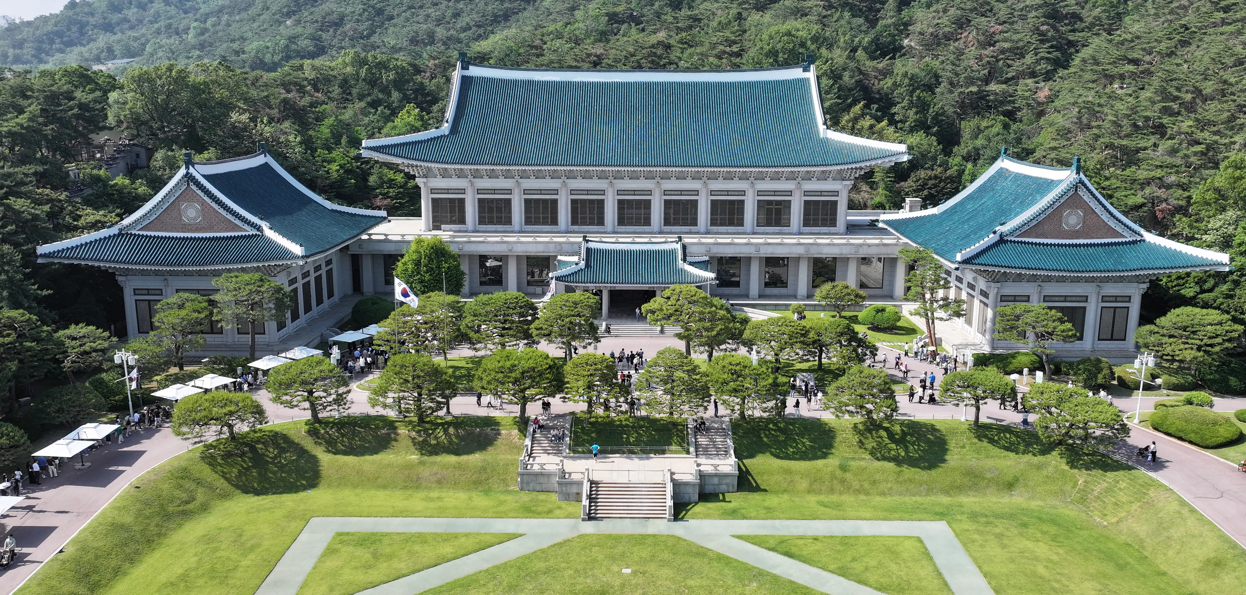 제21대 대통령 선거 투표일인 3일 서울 종로구 청와대에 관광객들이 북적이고 있다. 2025.6.3 뉴스1