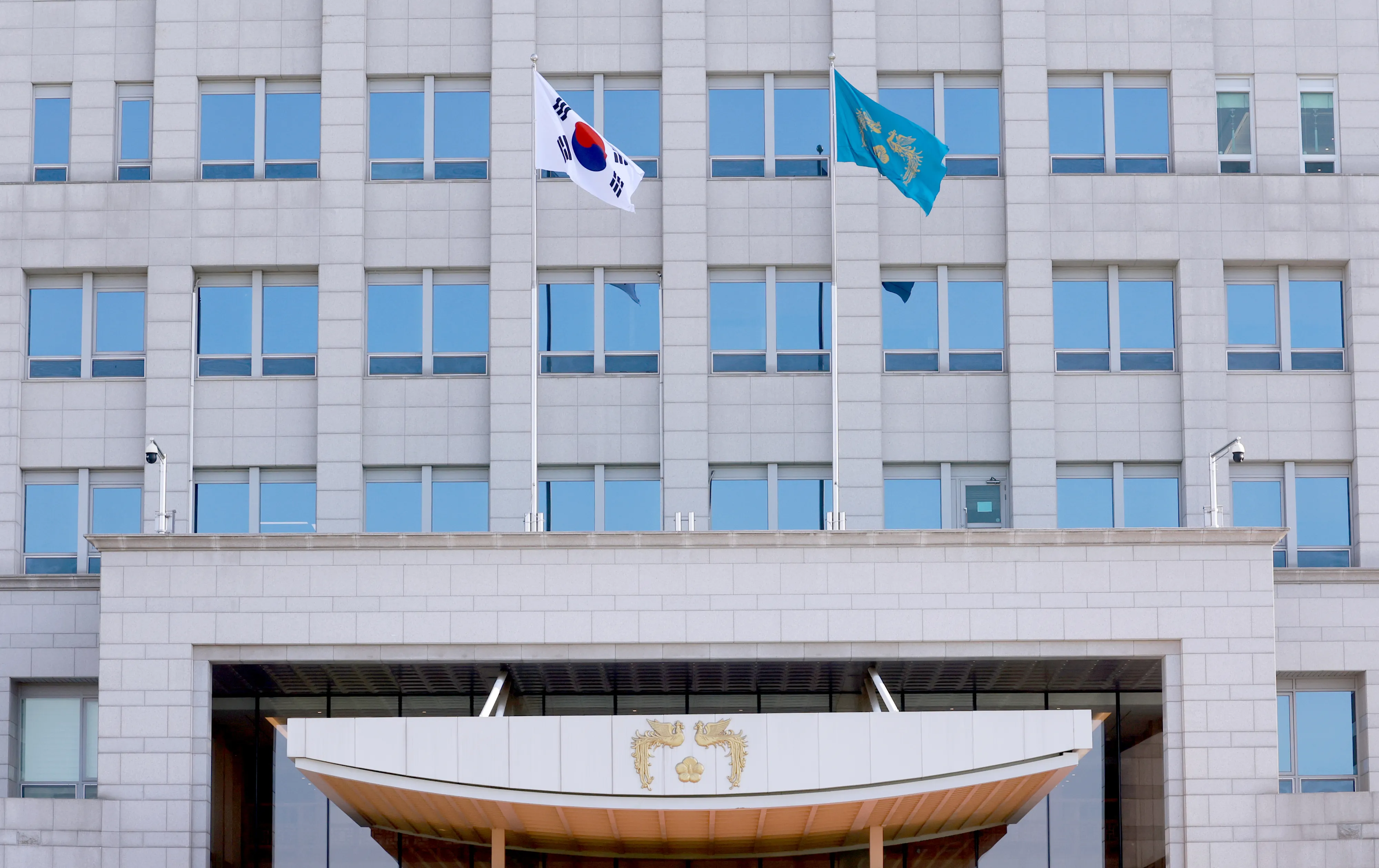 21대 이재명 대통령 임기가 시작된 4일 서울 용산 대통령실 청사에 봉황기가 게양돼 있다. 2025.6.4 연합뉴스