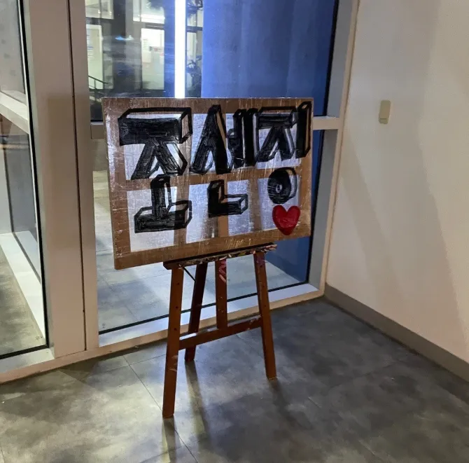 한성대에 욱일기 형상을 한 그림과 ‘조센징’ 등 혐오 표현이 담긴 전시물이 설치돼 논란이다. 엑스(옛 트위터) 캡처