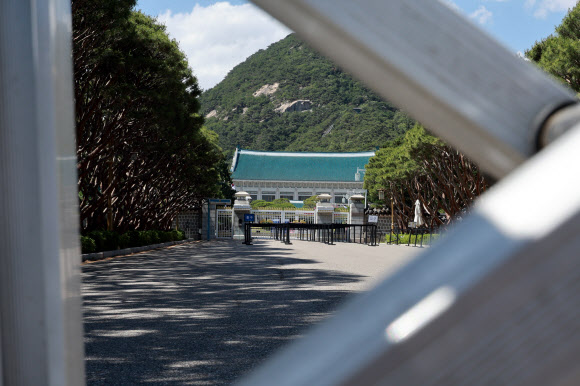 대통령 집무실 다시 청와대로