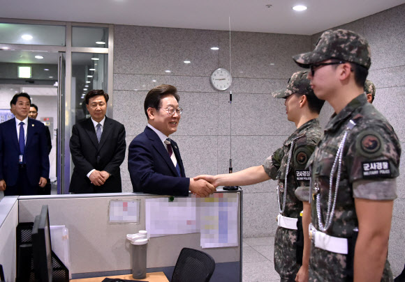이재명 대통령, 합참 장병 격려