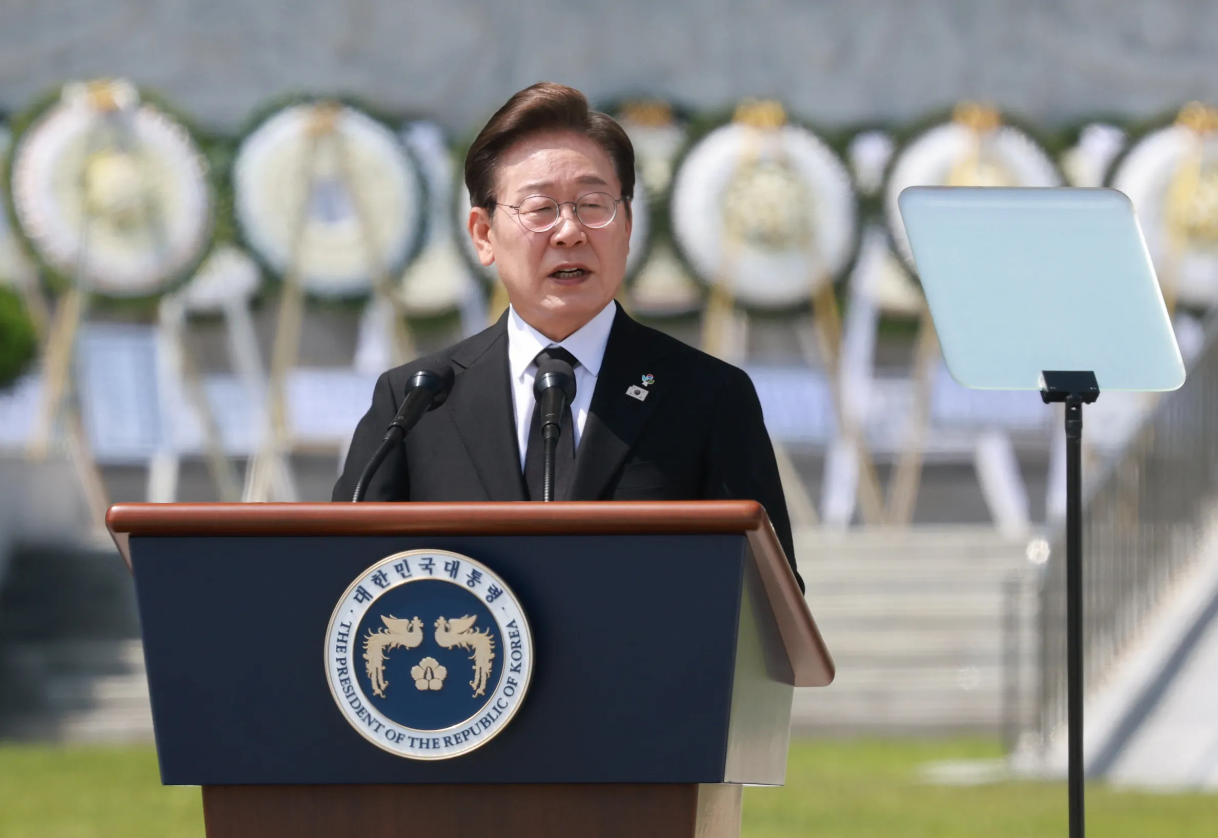 이재명 대통령 현충일 추념사  이재명 대통령이 6일 서울 동작구 국립서울현충원에서 열린 70회 현충일 추념식에서 추념사를 하고 있다. 
연합뉴스