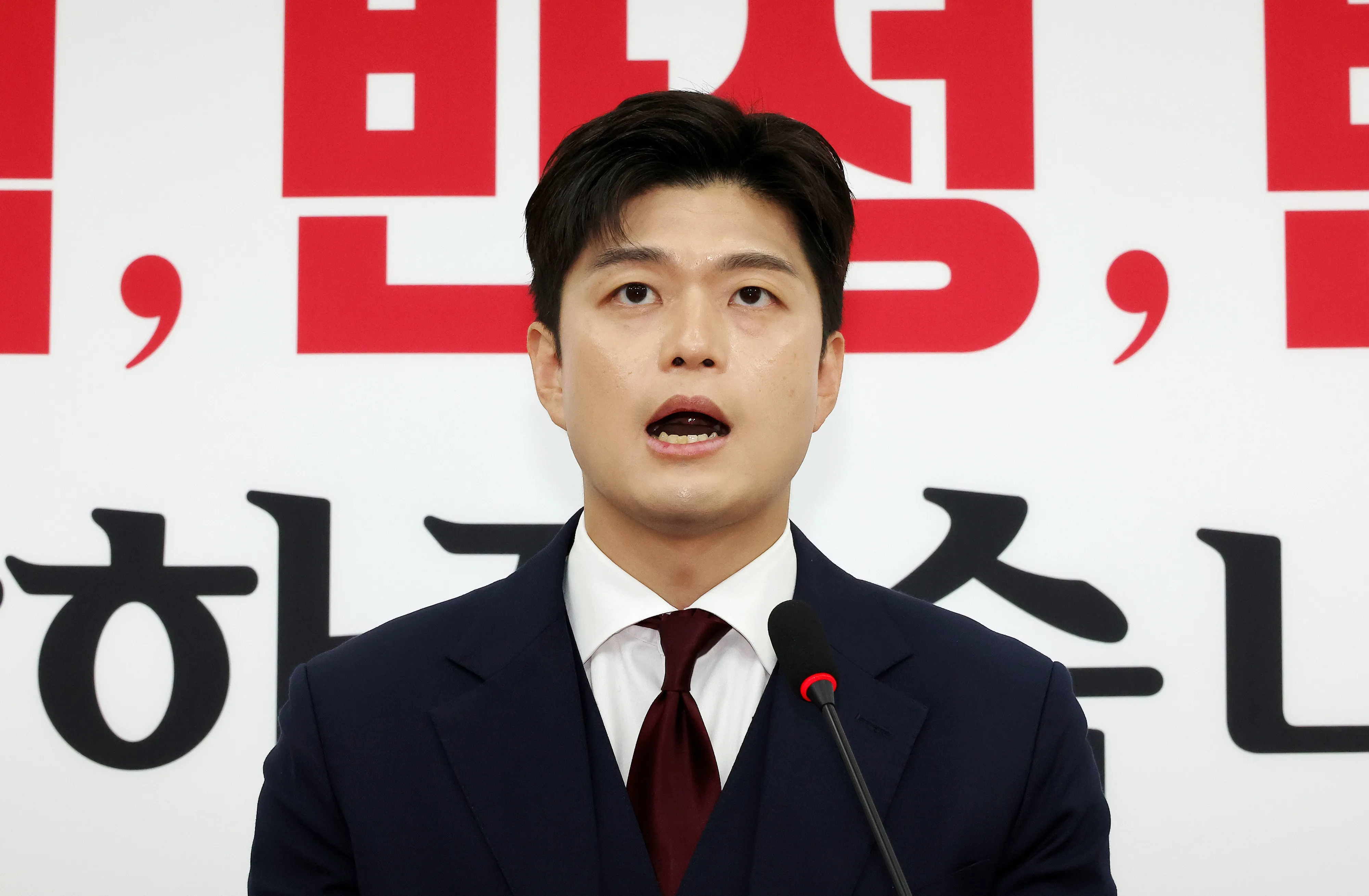 국민의힘 김용태 비상대책위원장이 8일 국회에서 현안관련 기자회견을 열고 발언하고 있다. 2025.6.8. 연합뉴스