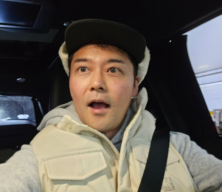 방송인 전현무가 ‘불효’ 발언으로 비판받고 있다. 전현무 인스타그램 캡처