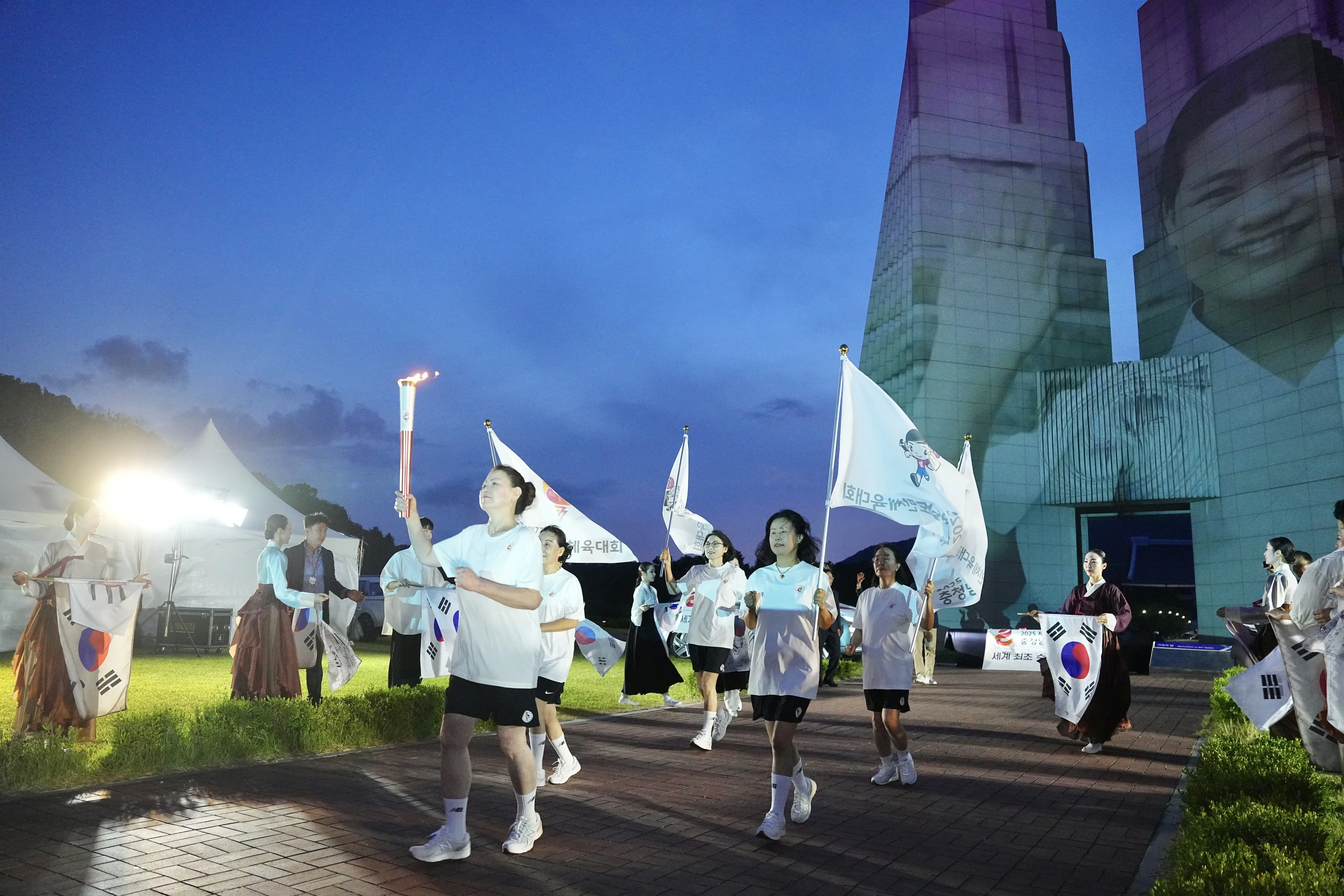 독립기념관에서 제77회 충청남도민체육대회 성화 봉송이 시작되고 있다. 시 제공