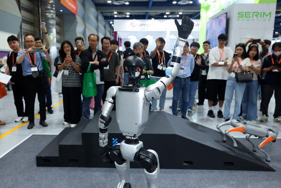 ‘반갑습니다, 휴먼’