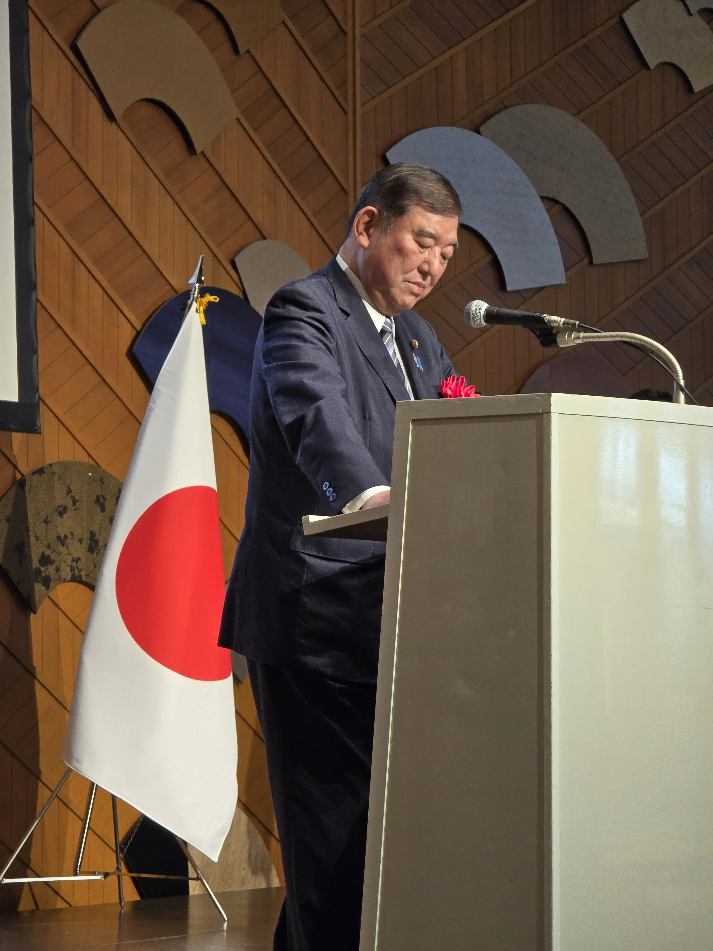 이시바 시게루 일본 총리가 19일 도쿄 뉴오타니호텔에서 열린 한일 국교정상화 60주년 기념 리셉션에서 축사하고 있다. 주일한국대사관 제공
