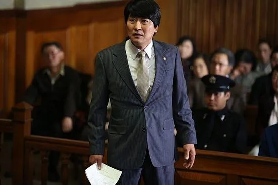 영화 ‘변호인’에는 피의자들이 영국 역사학자인 E H 카의 ‘역사란 무엇인가’라는 불온서적을 함께 읽었다는 이유로 기소된 내용이 나온다. 
서울신문 DB