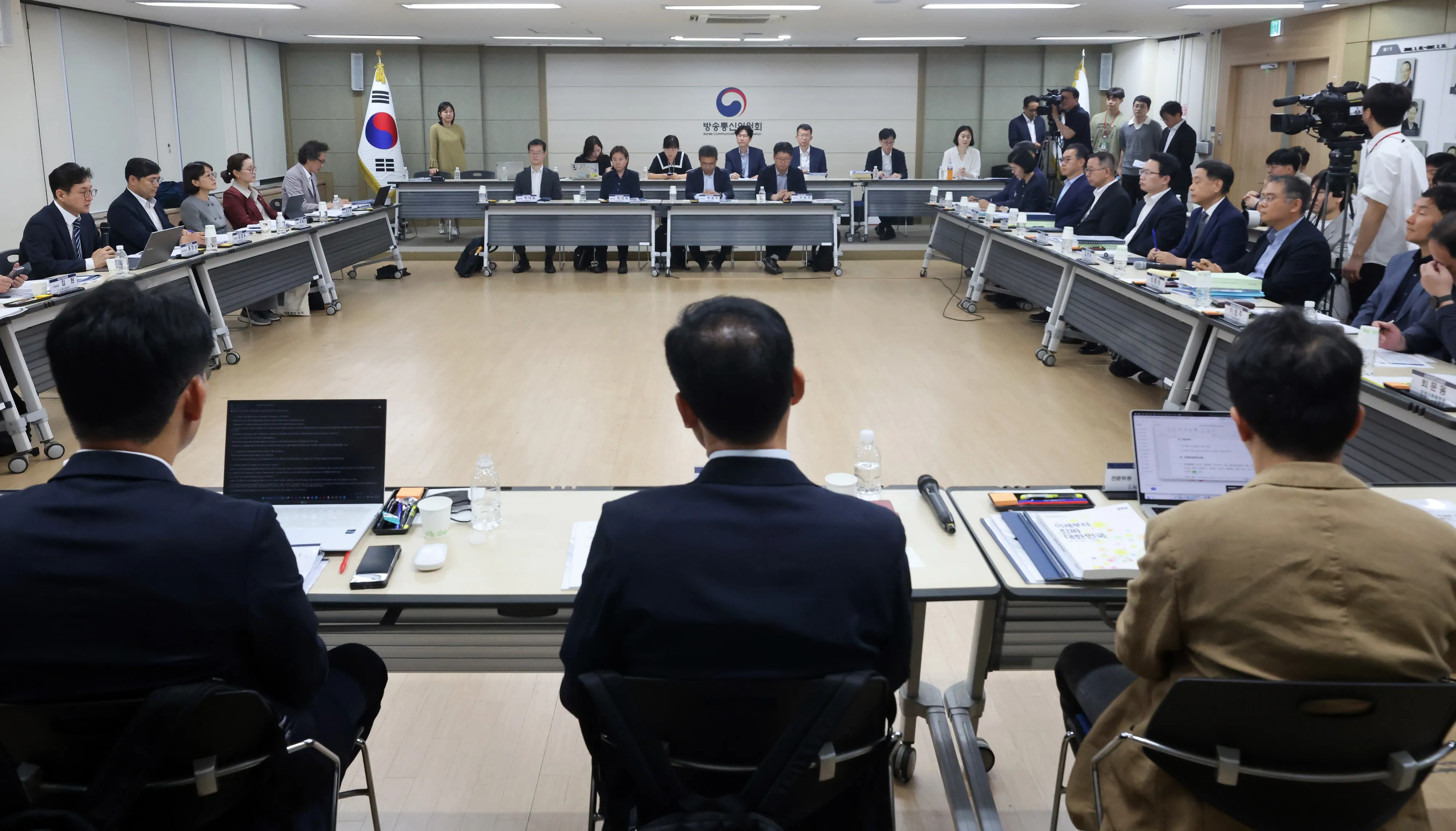 홍창남 국정기획위원회 사회2분과위원장이 20일 경기 정부과천청사 방송통신위원회에서 열린 국정기획위원회 업무보고에서 발언하고 있다. 연합뉴스