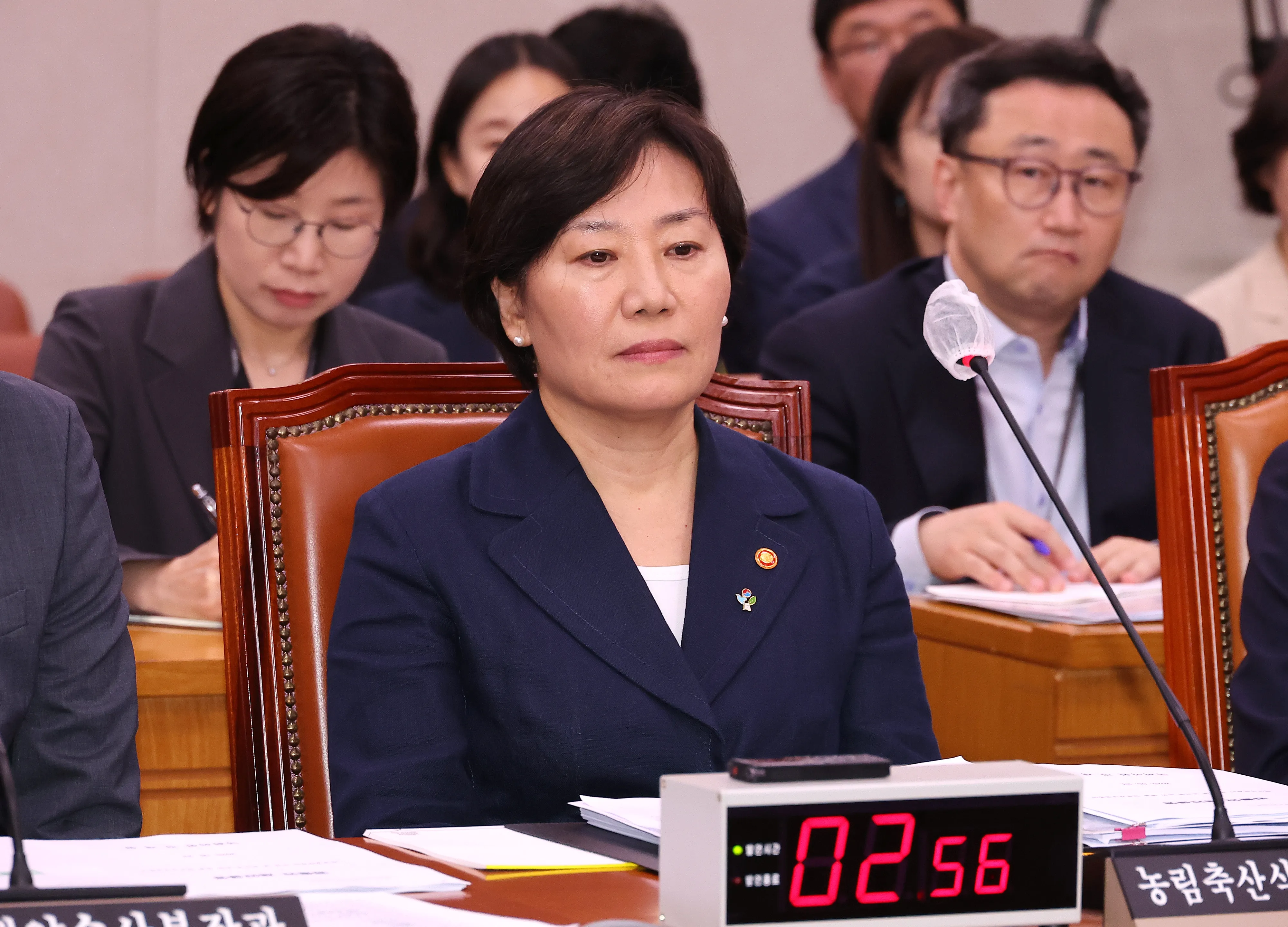국회 농해수위 참석한 송미령 농식품부 장관  장관 인선에서 유임된 송미령 농림축산식품부 장관이 23일 국회에서 열린 농림축산식품해양수산위원회 전체회의에 참석해 있다. 2025.6.23 연합뉴스