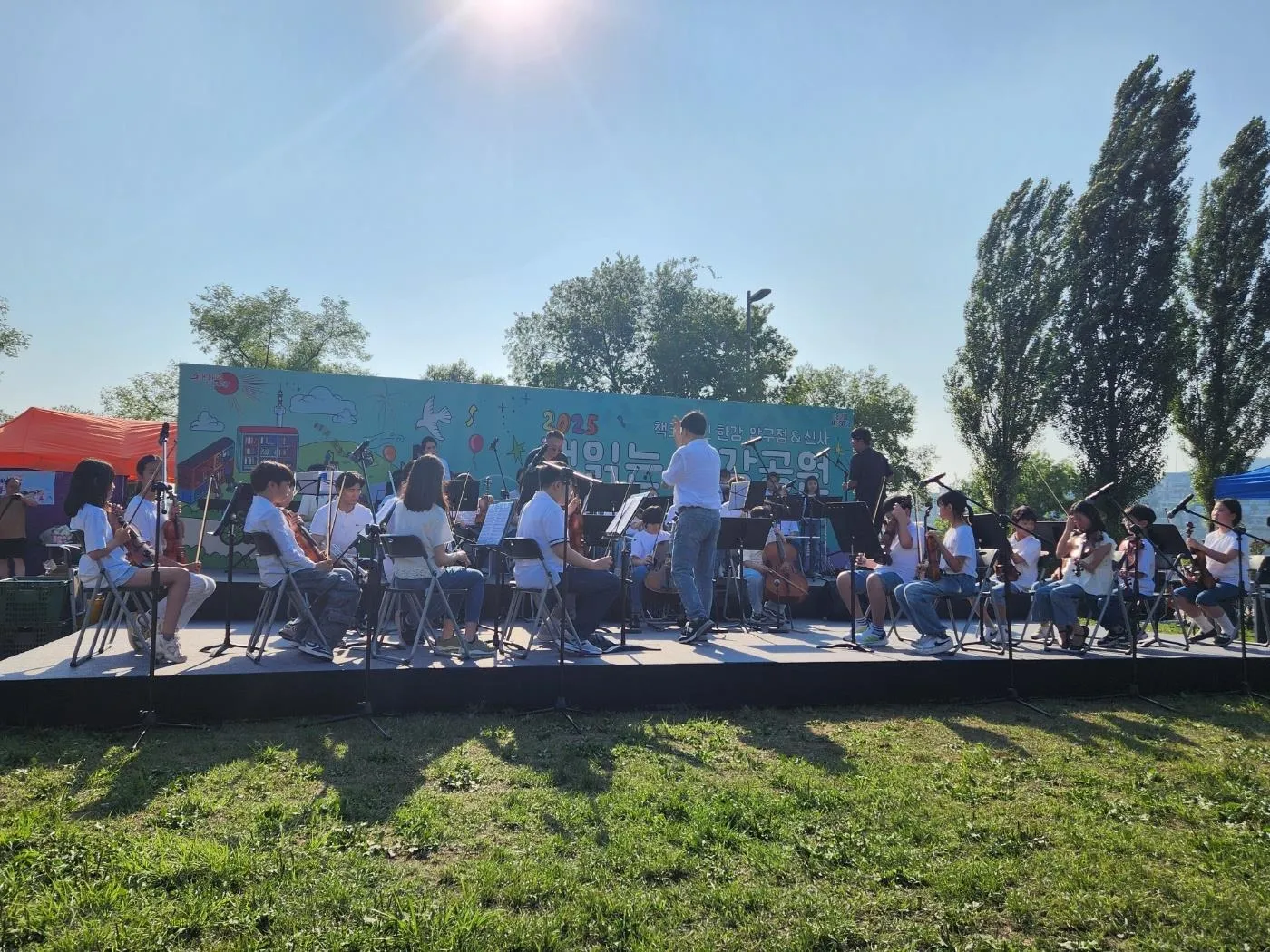 지난 22일 잠원한강공원 압구정·신사 일대에서 열린 ‘2025 책읽는 한강공원–우리 함께 콘서트’