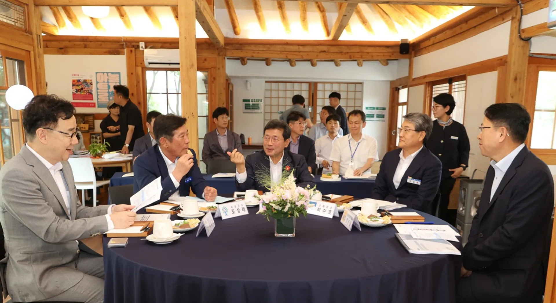 섬진강권 4개 지자체장들이 ‘섬진강권 관광벨트 구축’ 논의를 하고 있다.