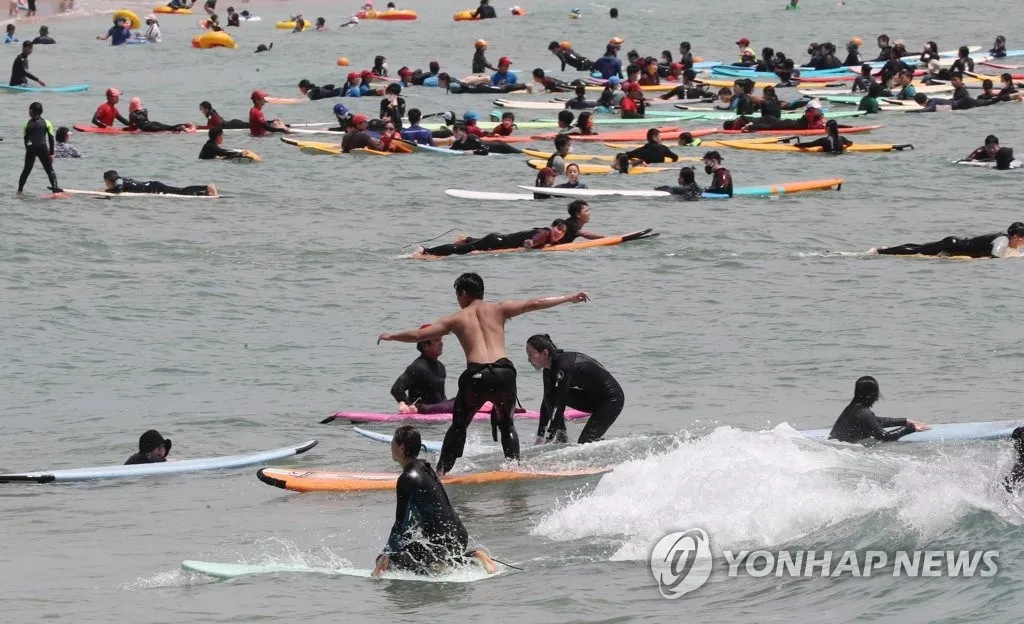 서핑성지 부산송정해수욕장. 연합뉴스