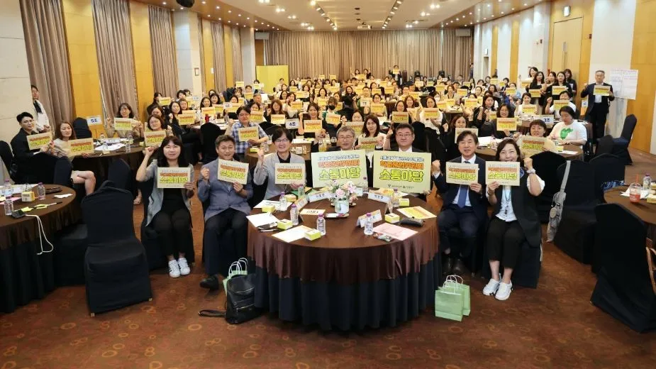 기념촬영하는 박상혁 교육위원장