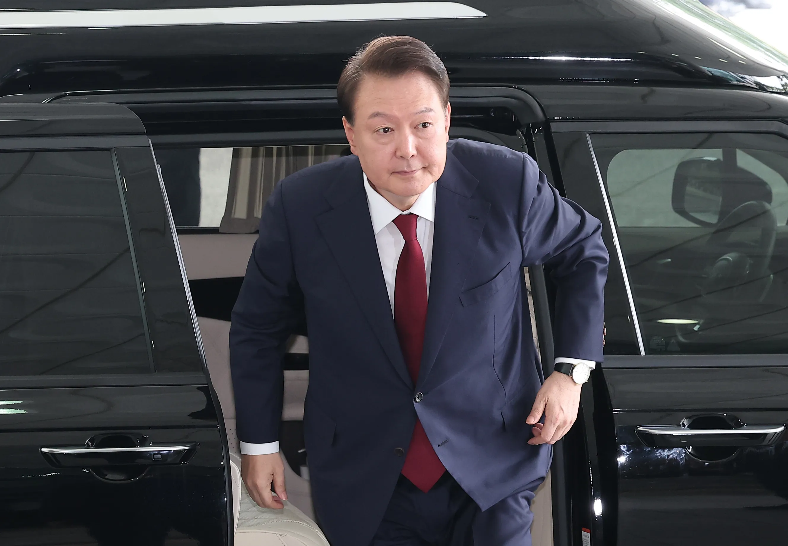 윤석열 전 대통령이 28일 피의자 신분으로 내란특검 조사를 받기 위해 서울 서초구 서울고검 청사로 출석하고 있다. 2025.6.28 [공동취재]