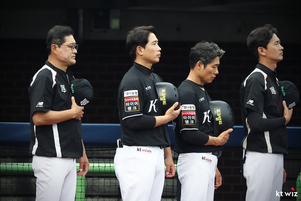 이종범 전 코치(맨 왼쪽). KT 위즈 제공