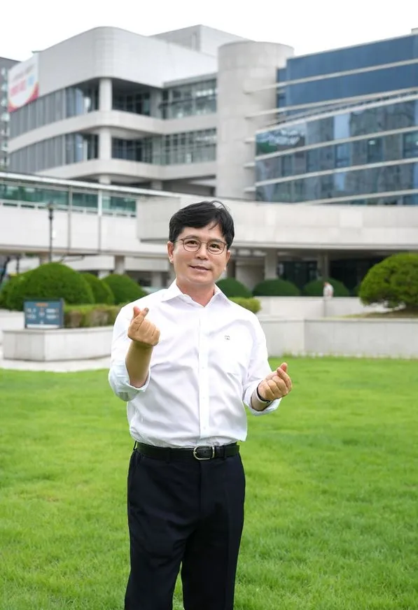 금광연 의장이 1일 제9대 하남시의회 후반기 의회 개원 1주년을 맞아 “앞으로도 하남시민의 행복과 하남 미래를 위해 시민들과 소통하며 초심을 잃지 않고 일하겠다”고 다짐했다. 하남시의회 제공