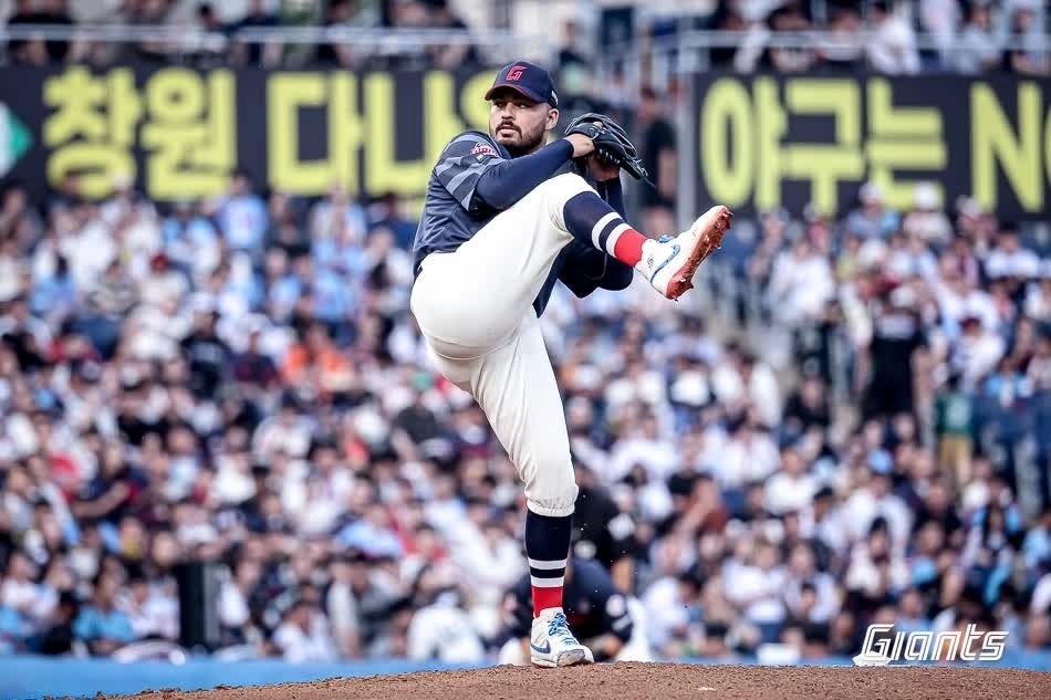 6월 26일 창원 NC파크에서 열린 NC 다이노스와 경기에서 역투하고 있는 알렉 감보아. 롯데 자이언츠 제공