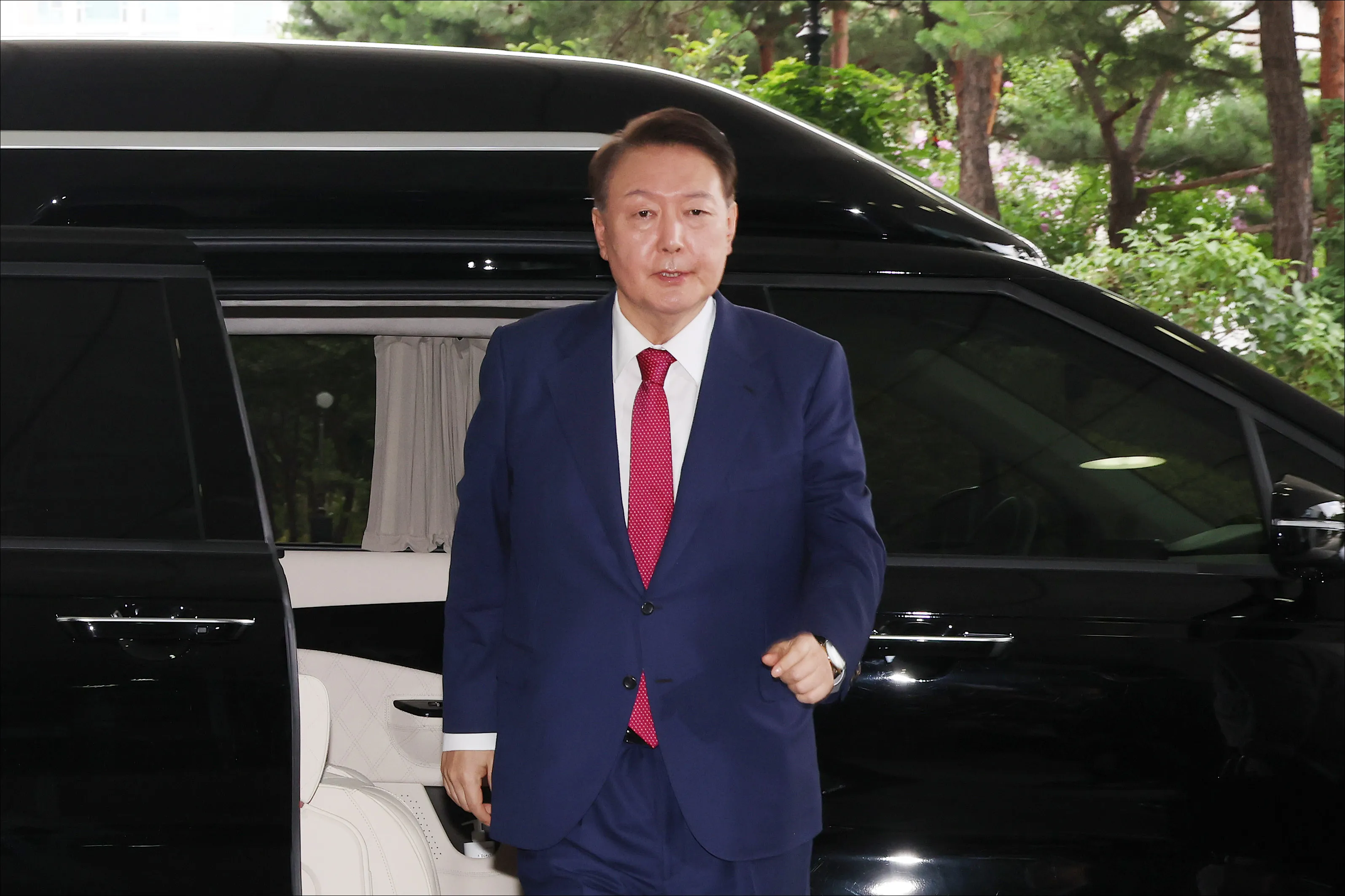윤석열 전 대통령이 5일 오전 서초구 서울고등검찰청에 마련된 내란특검에서 2차 대면조사를 받기 위해 출석하고 있다. 2025.7.5 뉴시스