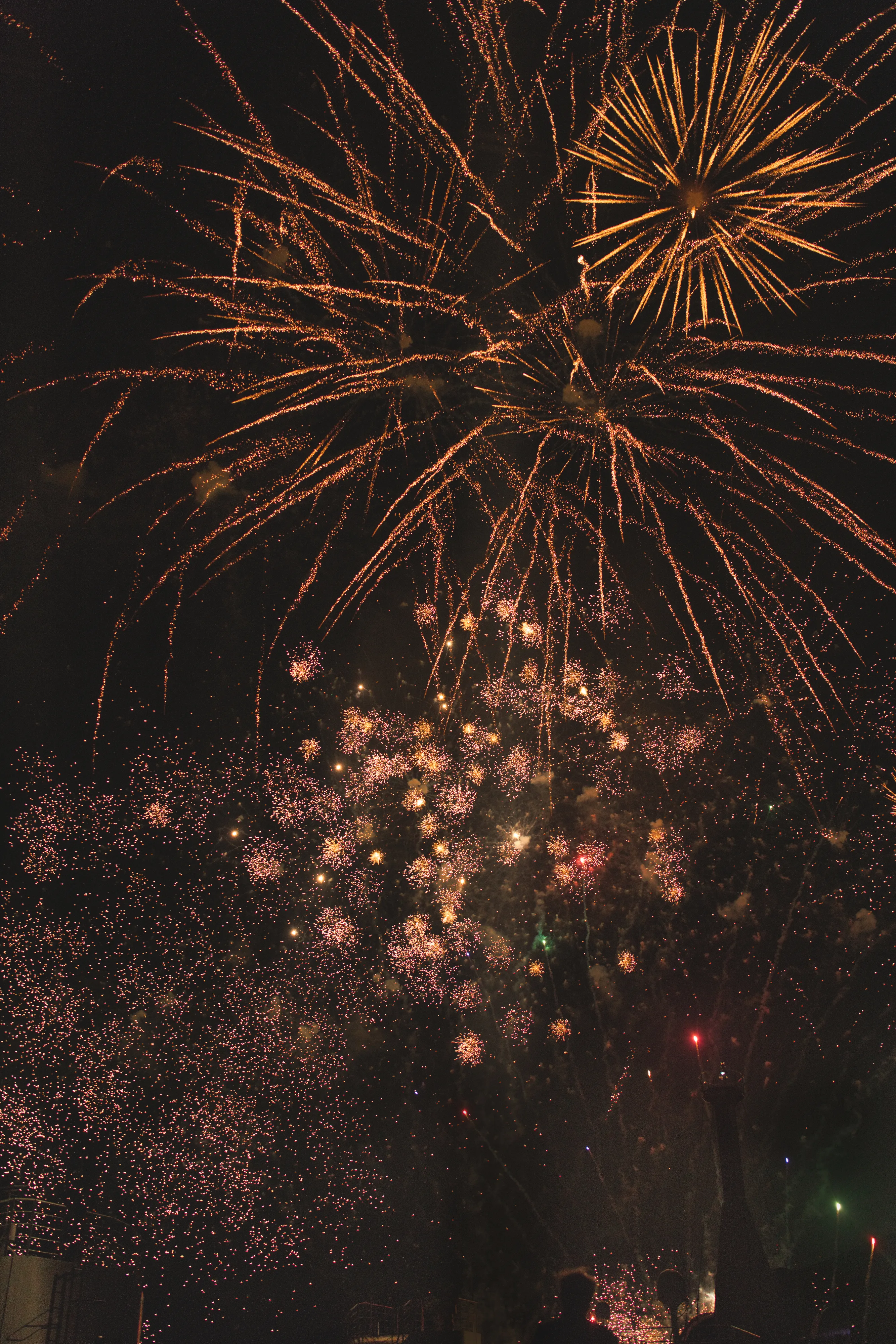 부산 원나잇 크루즈에서 불꽃쇼가 진행되고 있는 모습. 팬스타그룹 제공