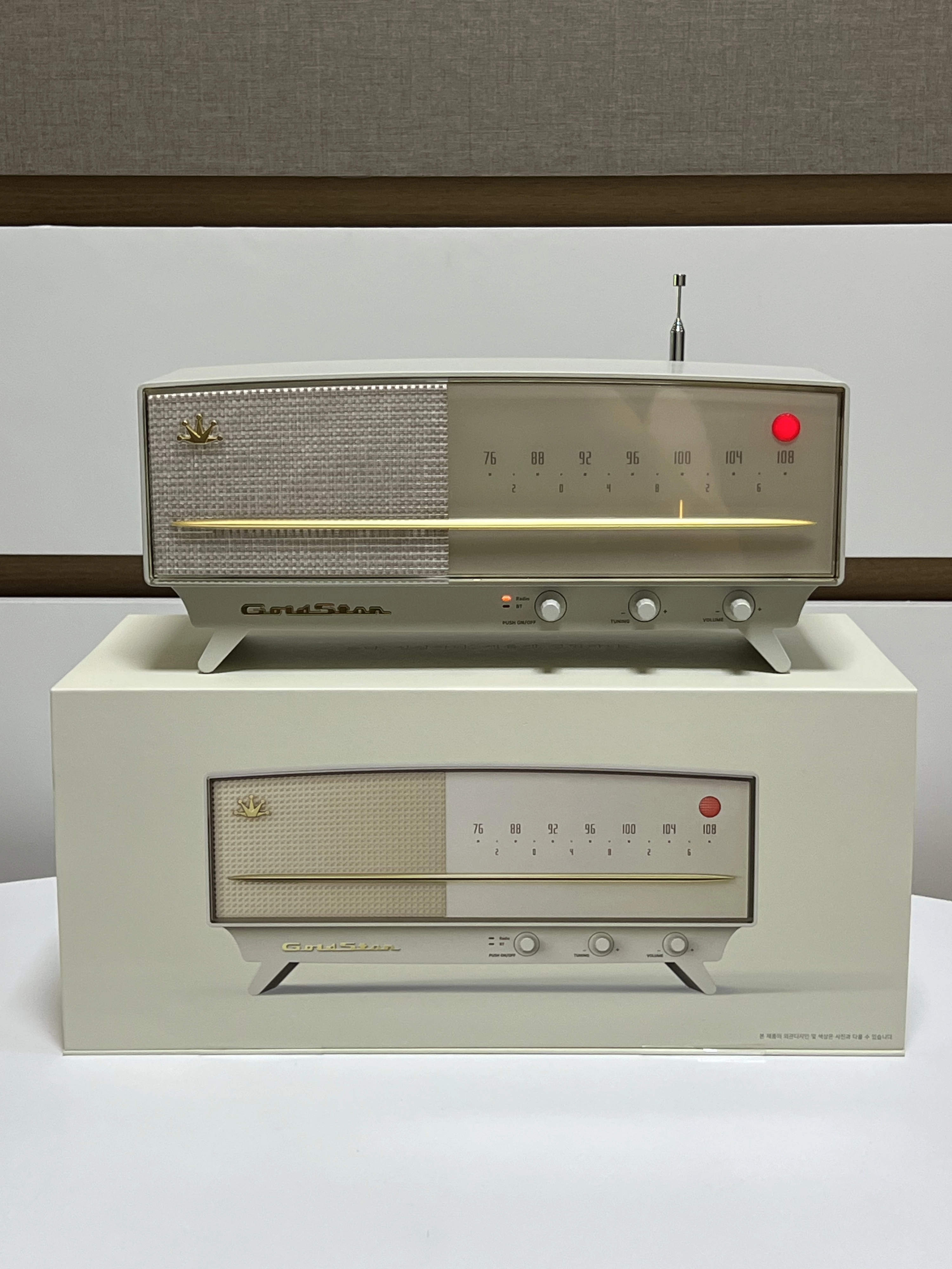 LG전자가 1959년 금성사 시절 만든 최초의 국산 라디오 ‘A-501’의 디자인을 복원한 블루투스 스피커 겸 라디오.
유튜브 샤과쌤 캡처