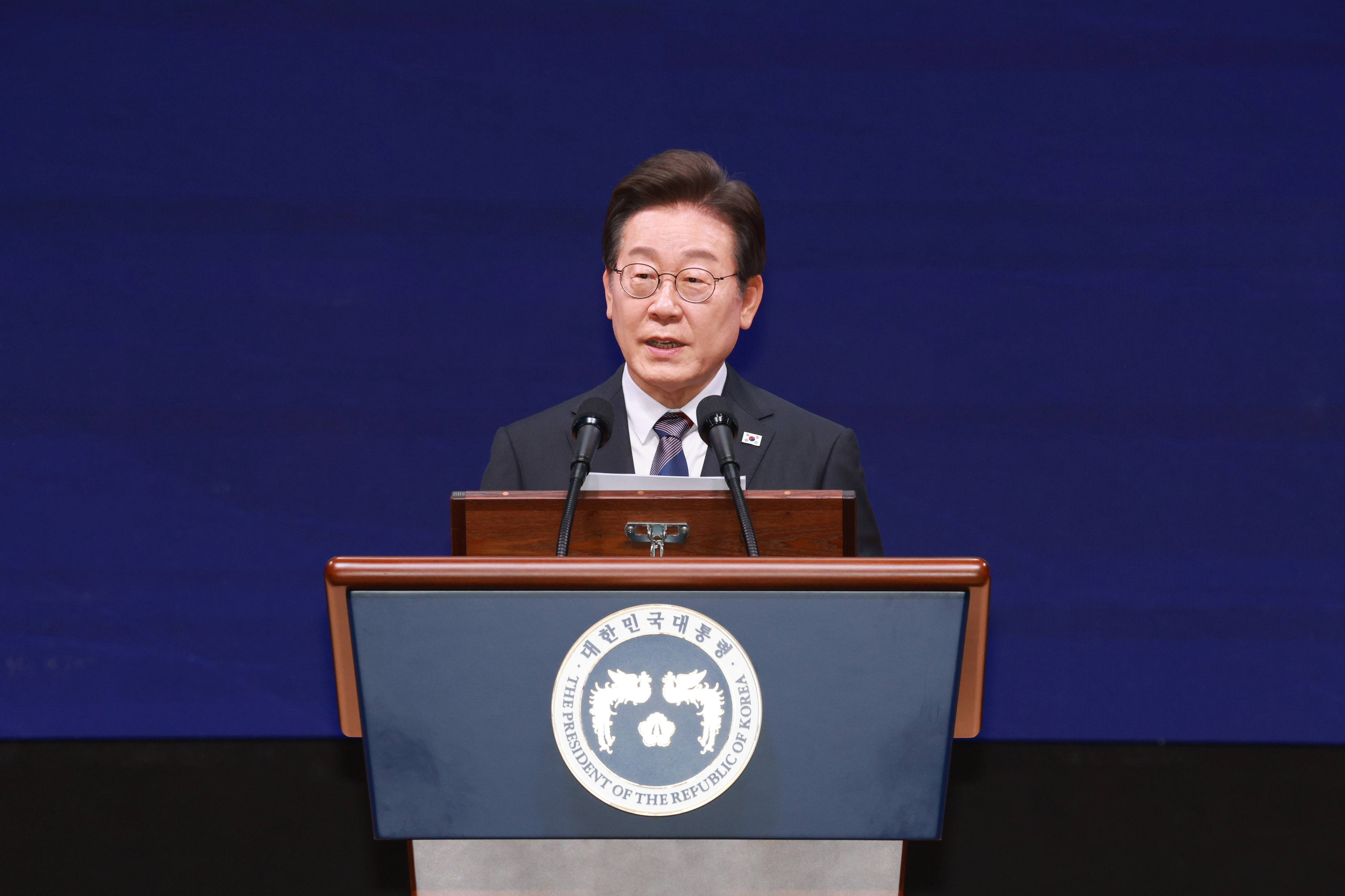이재명 대통령, 세계정치학회 서울총회 개막식 연설  이재명 대통령이 13일 서울 강남구 코엑스에서 열린 2025 세계정치학회(IPSA) 서울총회 개막식에서 연설하고 있다. 2025.7.13 대통령실통신사진기자단