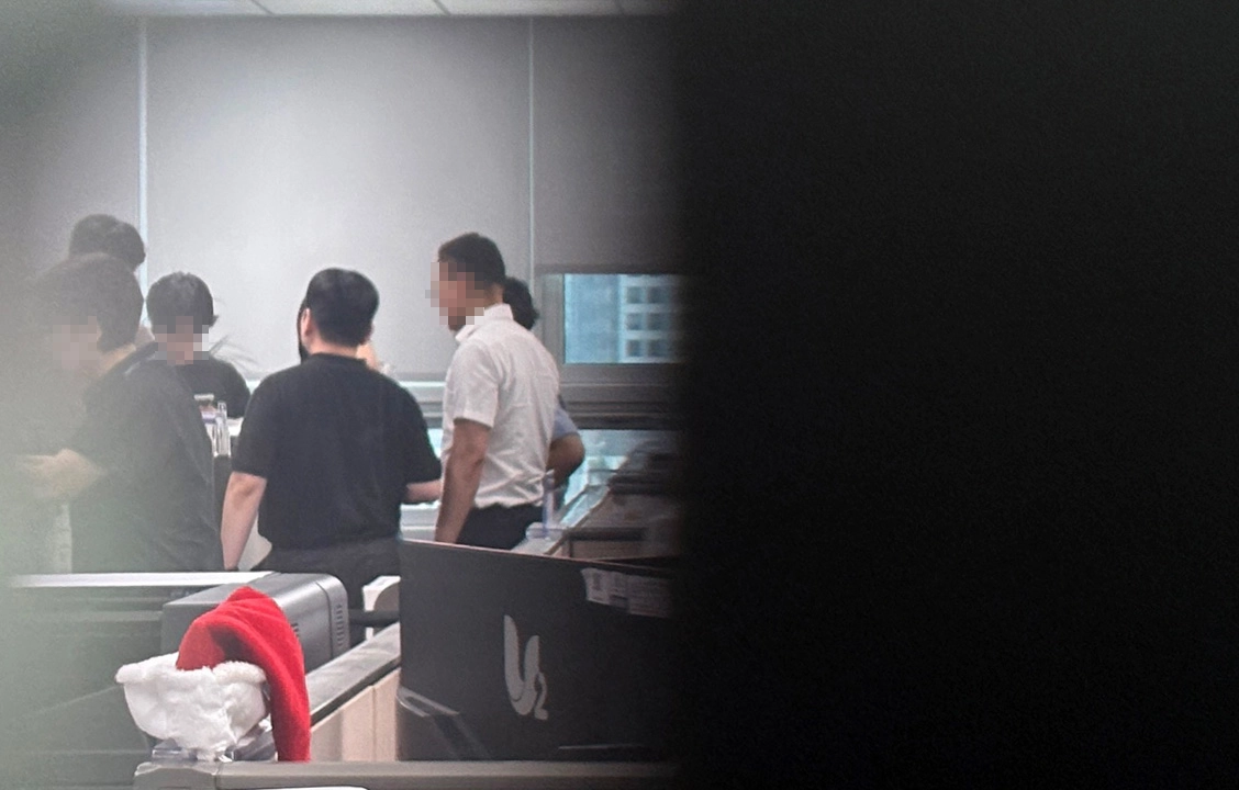 윤석열 전 대통령 배우자 김건희 여사와 관련한 의혹들을 수사하는 민중기 특별검사팀이 ‘공천 개입’ 의혹 관련자들을 상대로 전격적인 동시다발 압수수색에 나선 8일 국회의원회관 내 윤상현 의원실의 모습. 2025.7.8 연합뉴스