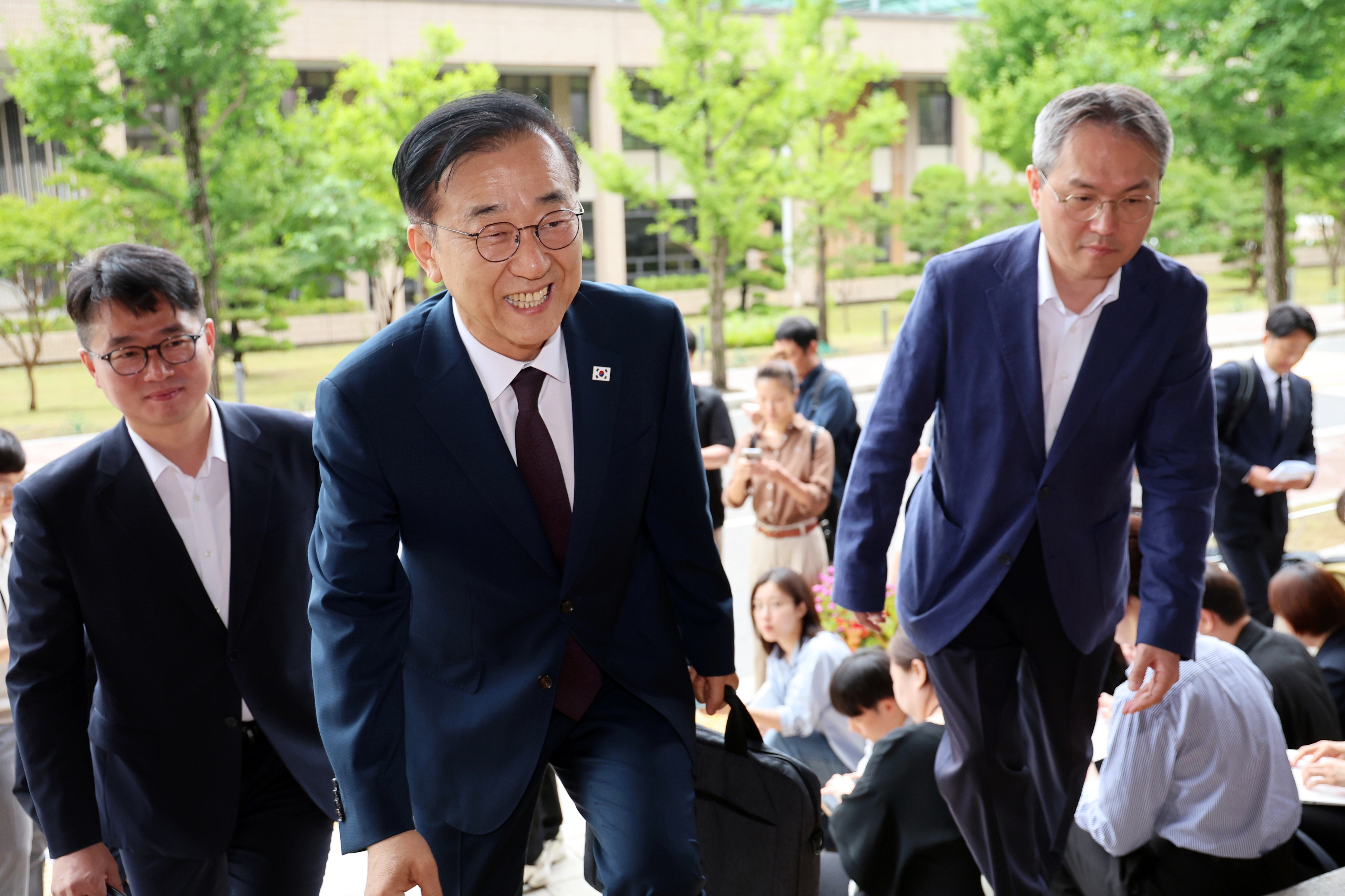 김윤덕 국토교통부 장관 후보자가 15일 오전 경기 과천시 정부과천청사에 마련된 인사청문회 사무실로 출근하고 있다.  2025.7.15.
뉴스1