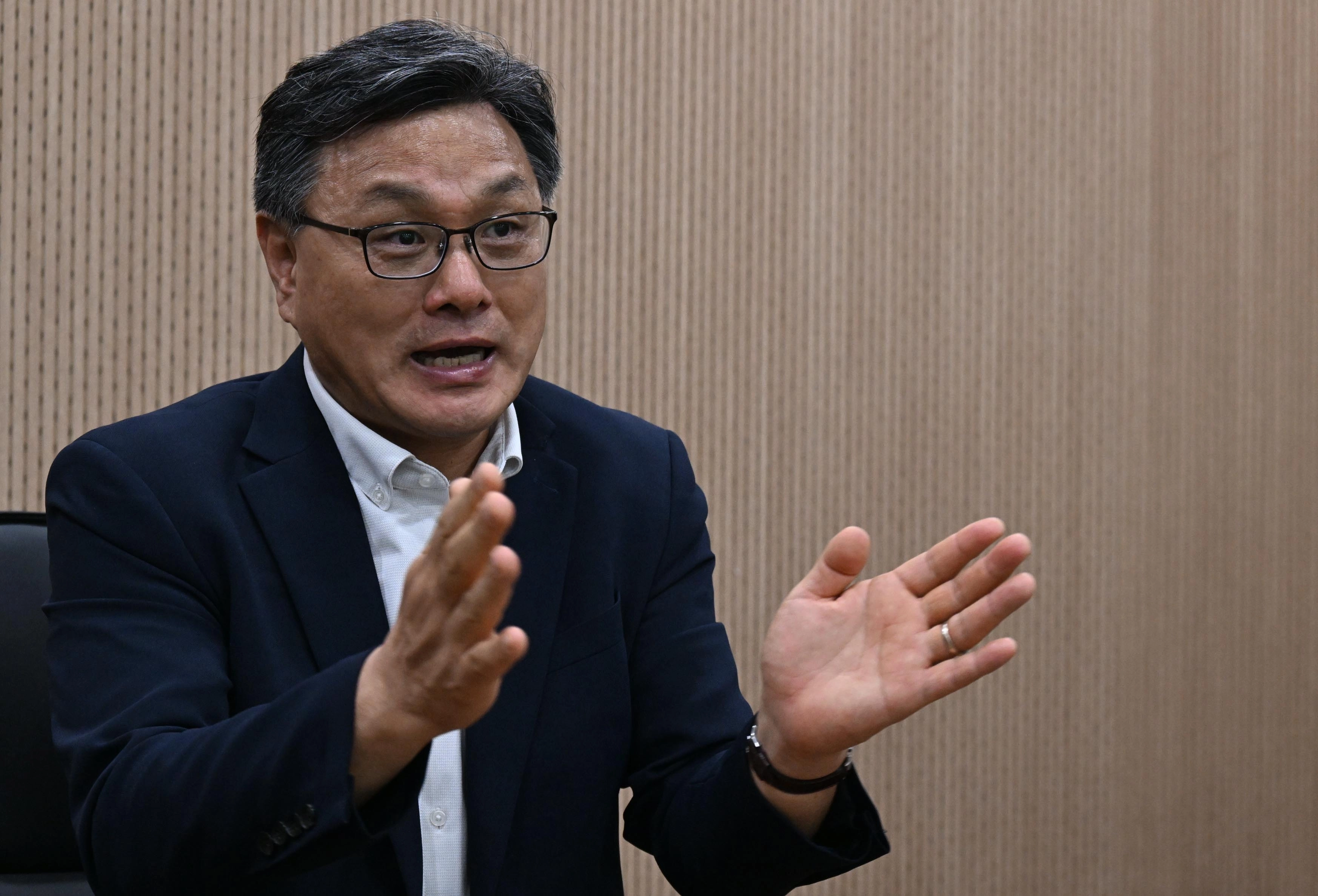 이정형 중앙대 건축학부 교수는 주택공급 정책의 패러다임이 바뀌어야 한다고 했다. 실수요자들은 대도시 회사에서 가까운 ‘내 집’을 원하는데, 정부가 도시 외곽의 신도시 개발이나 공공임대주택을 고집하는 것은 바람직하지 않다는 것이다. 노후화된 기성 도시의 개조로 도심주택 의 공급에 적극 나서야 한다고 했다. 안주영 전문기자