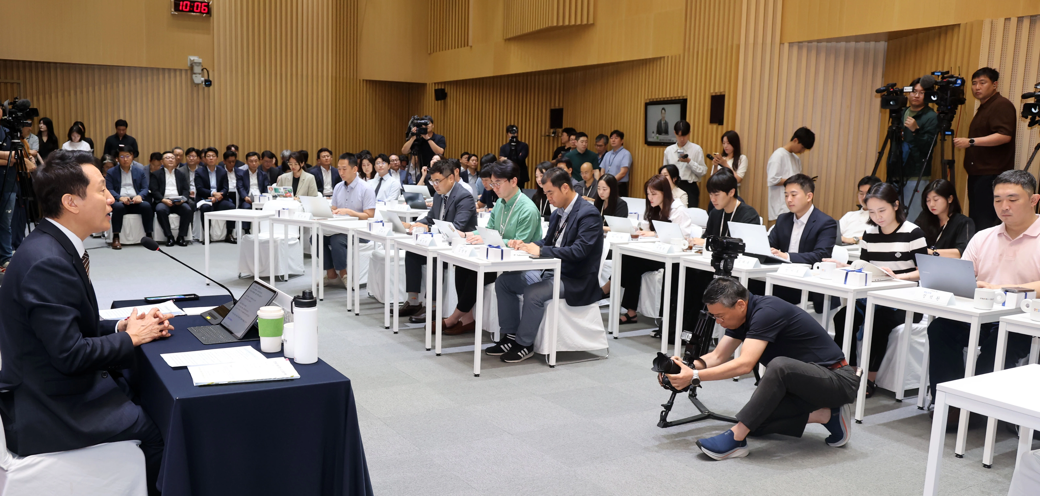 취임 3주년 기자회견 연 오세훈 시장  오세훈 서울시장이 16일 서울 중구 서울시청에서 민선 8기 취임 3주년 기자회견을 열고 있다.
연합뉴스
