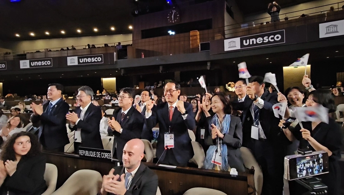 제48차 유네스코 세계유산위원회 개최지 선정 순간. 부산시제공