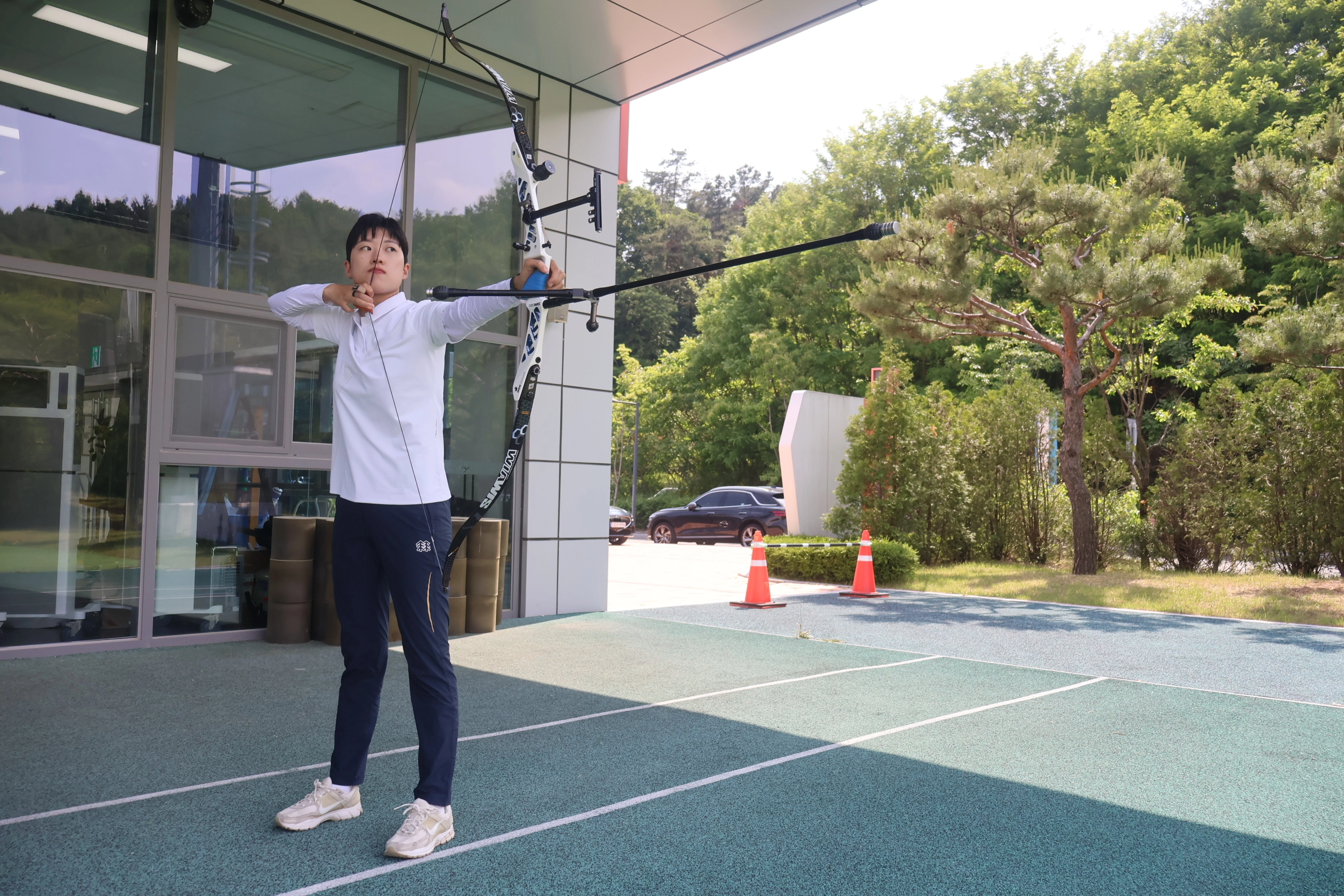 한국 양궁 국가대표 안산이 최근 진천국가대표선수촌에서 진행한 서울신문과의 인터뷰를 마치고 각오를 다지고 있다. 서진솔 기자