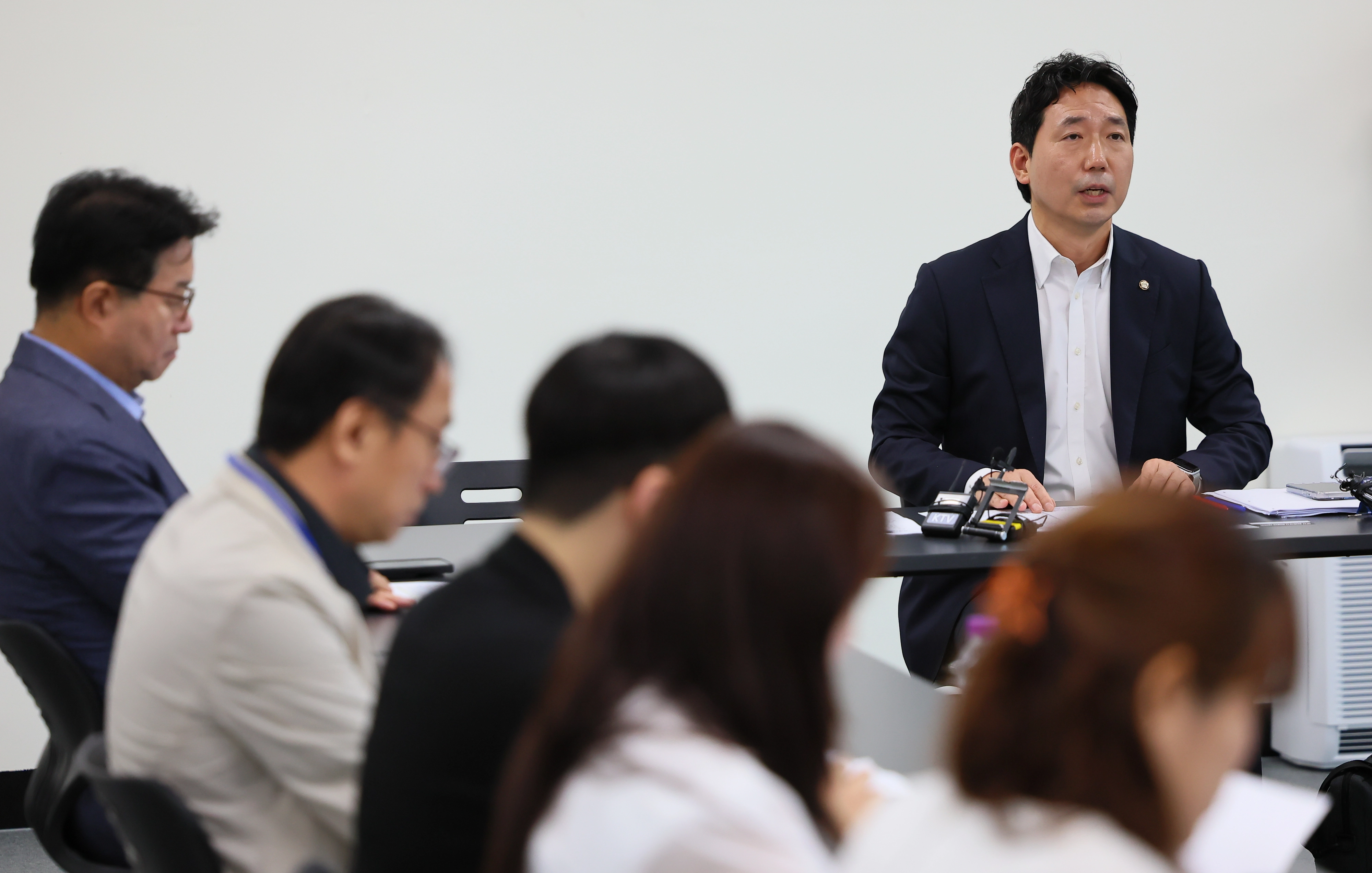 발언하는 이정헌 경제2분과 기획위원  이정헌 경제2분과 기획위원이 18일 서울 종로구 정부서울청사 창성동 별관에서 열린 국정기획위원회 전세사기 피해자 간담회에서 발언하고 있다. 연합뉴스