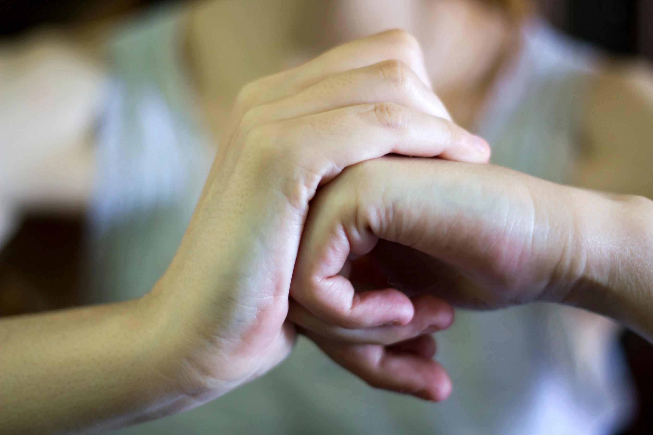 손가락 꺾기. 123rf