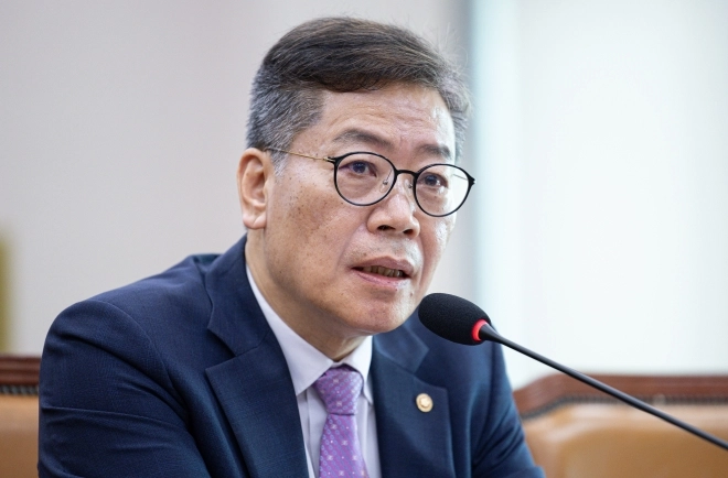 김용빈 전 중앙선거관리위원회 사무총장.<br>뉴스1