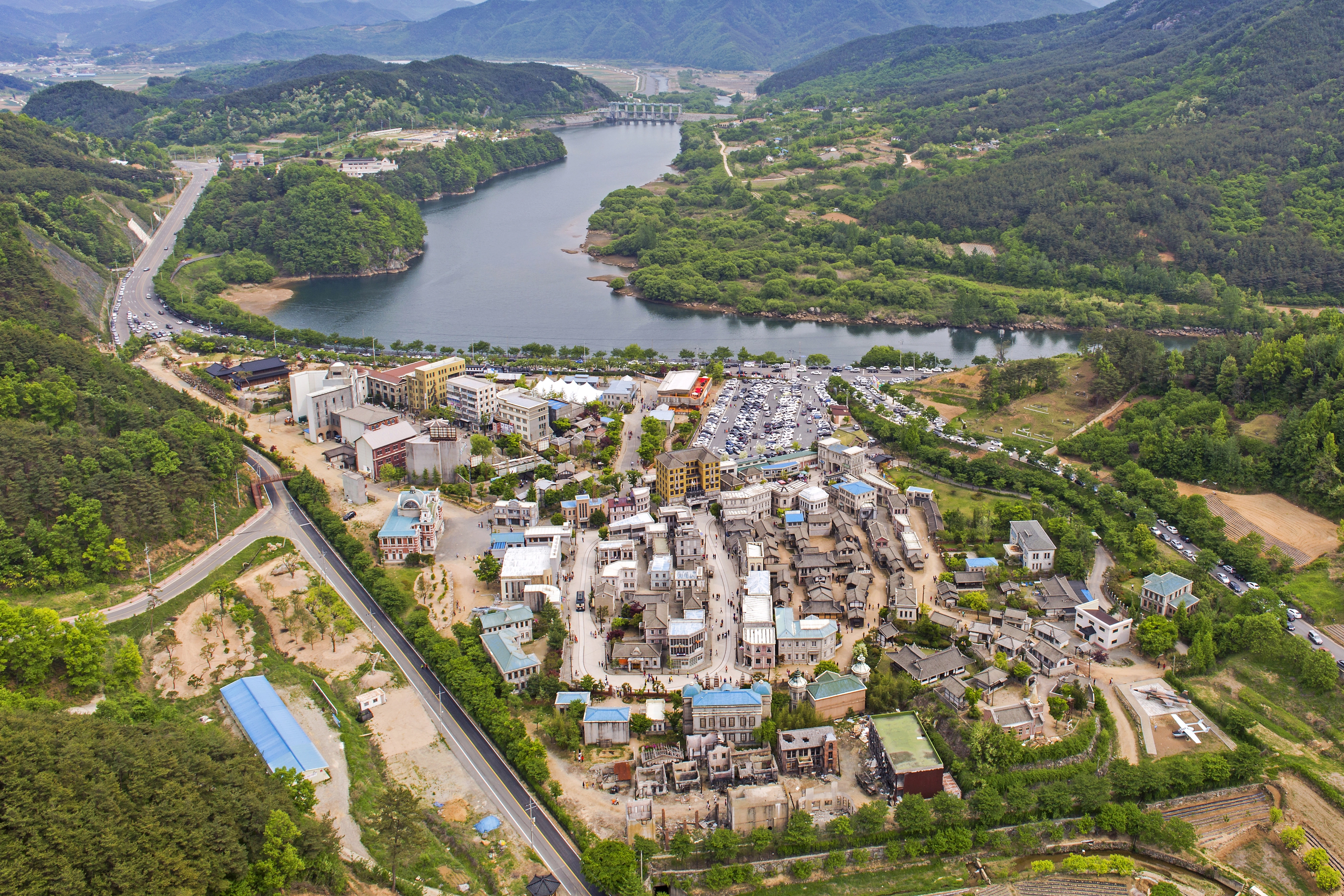 합천군 관광 랜드마크인 합천영상테마파크 전경. 군은 이곳을 확장해 대한민국 영화 촬영 1번지 명성을 이어 갈 방침이다.
합천군 제공